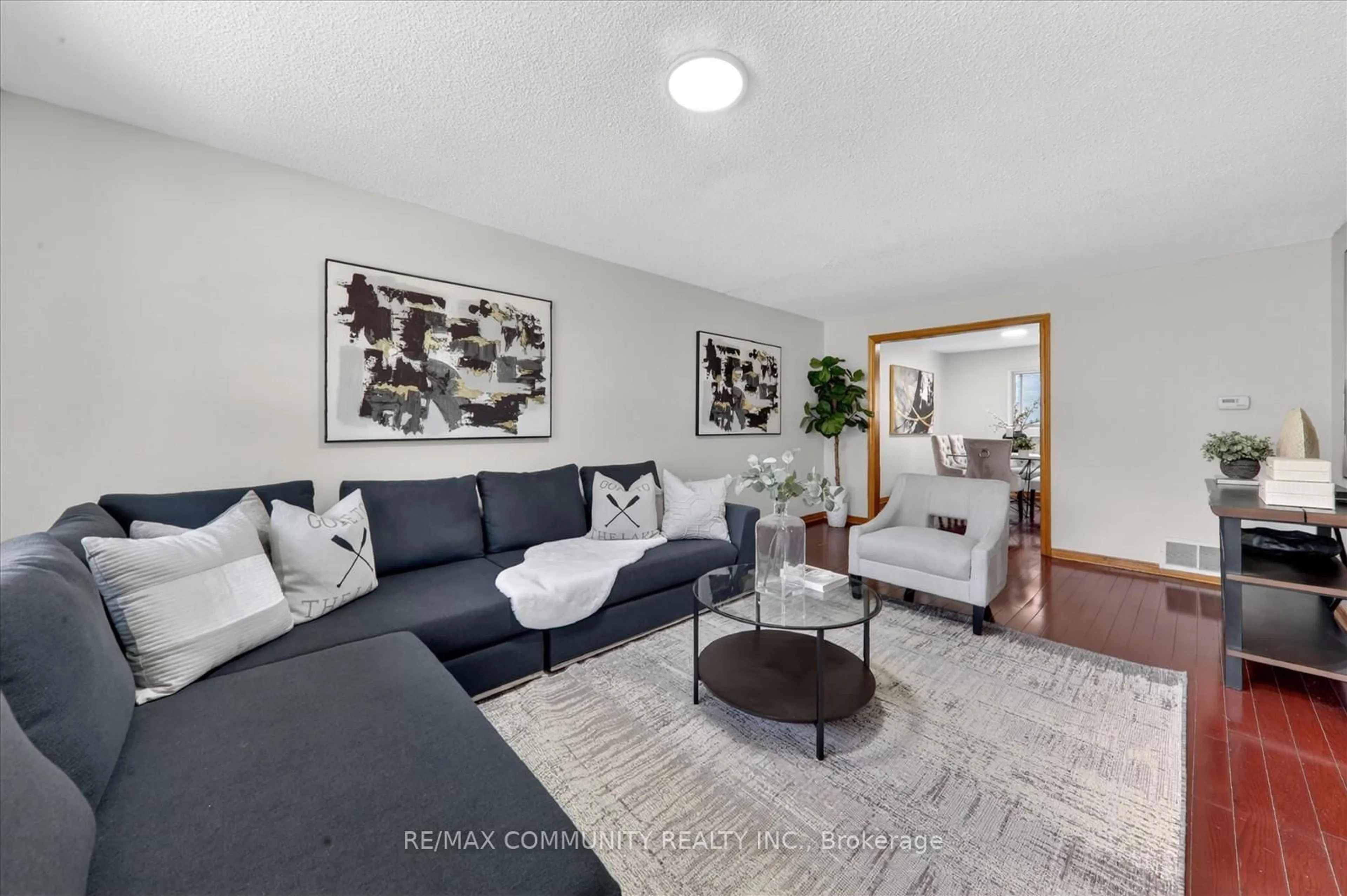 Living room with furniture, unknown for 91 L'Amoreaux Dr #99, Toronto Ontario M1W 2J8