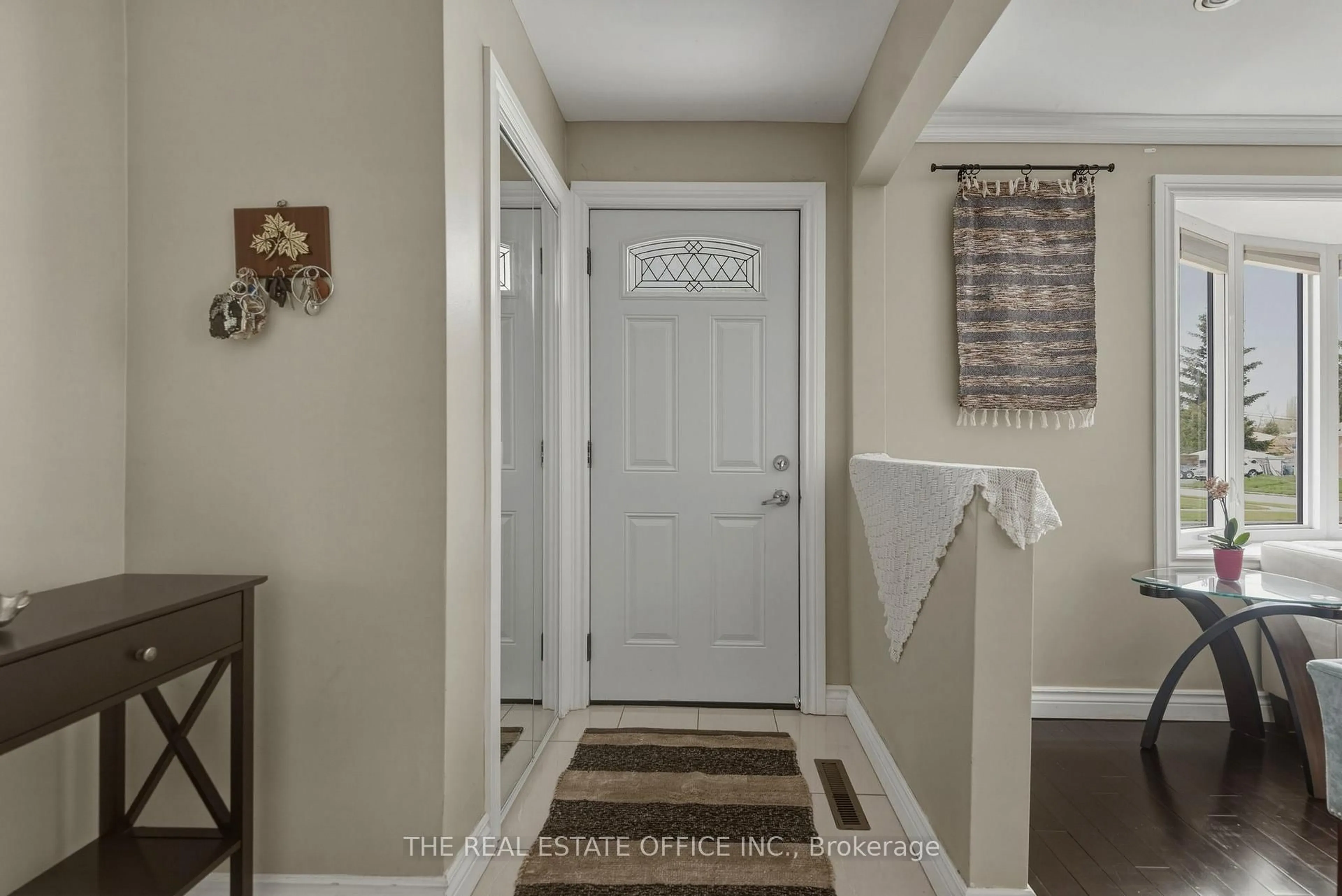 Indoor entryway for 51 Gilroy Dr, Toronto Ontario M1P 1Z8