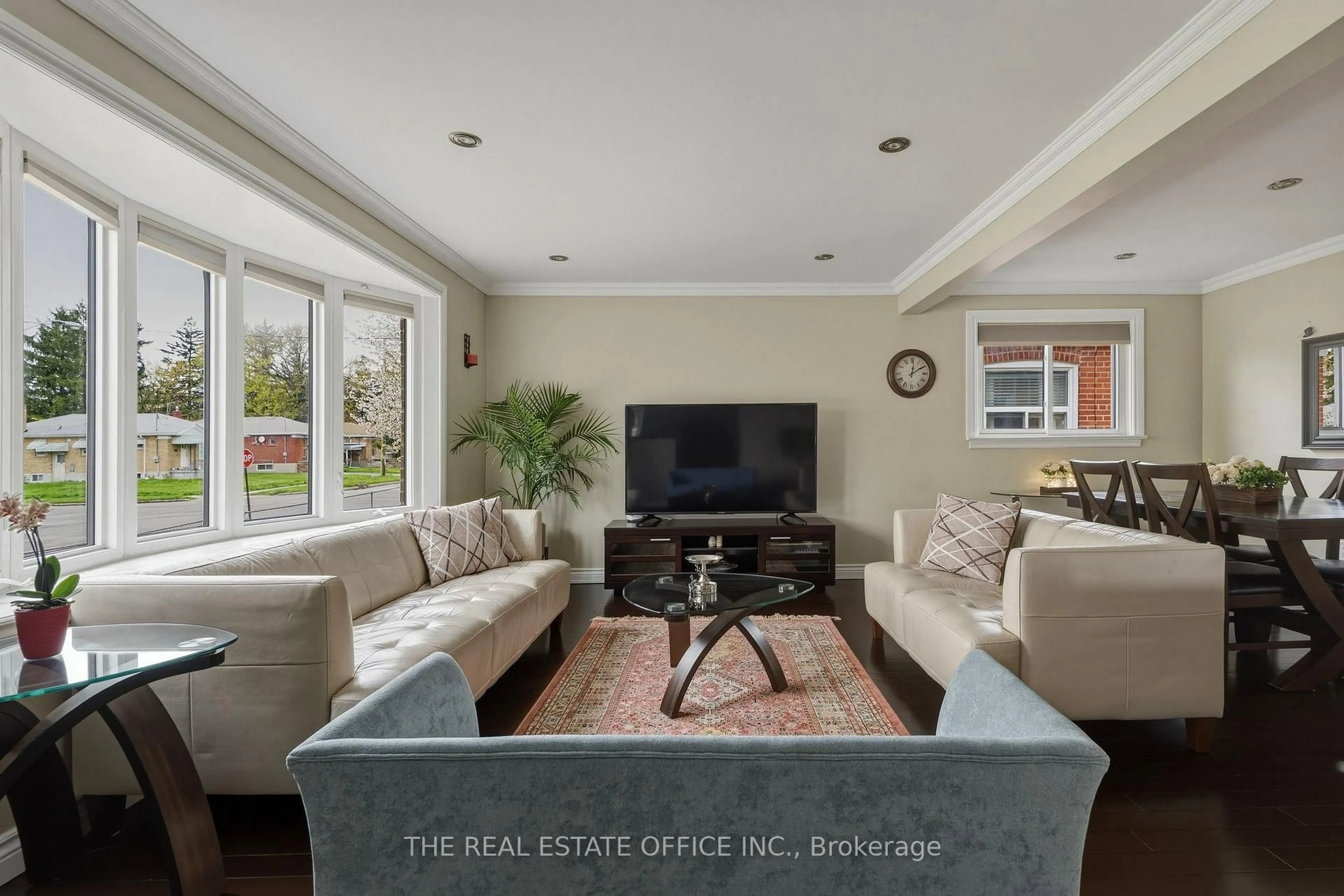 Living room with furniture, unknown for 51 Gilroy Dr, Toronto Ontario M1P 1Z8