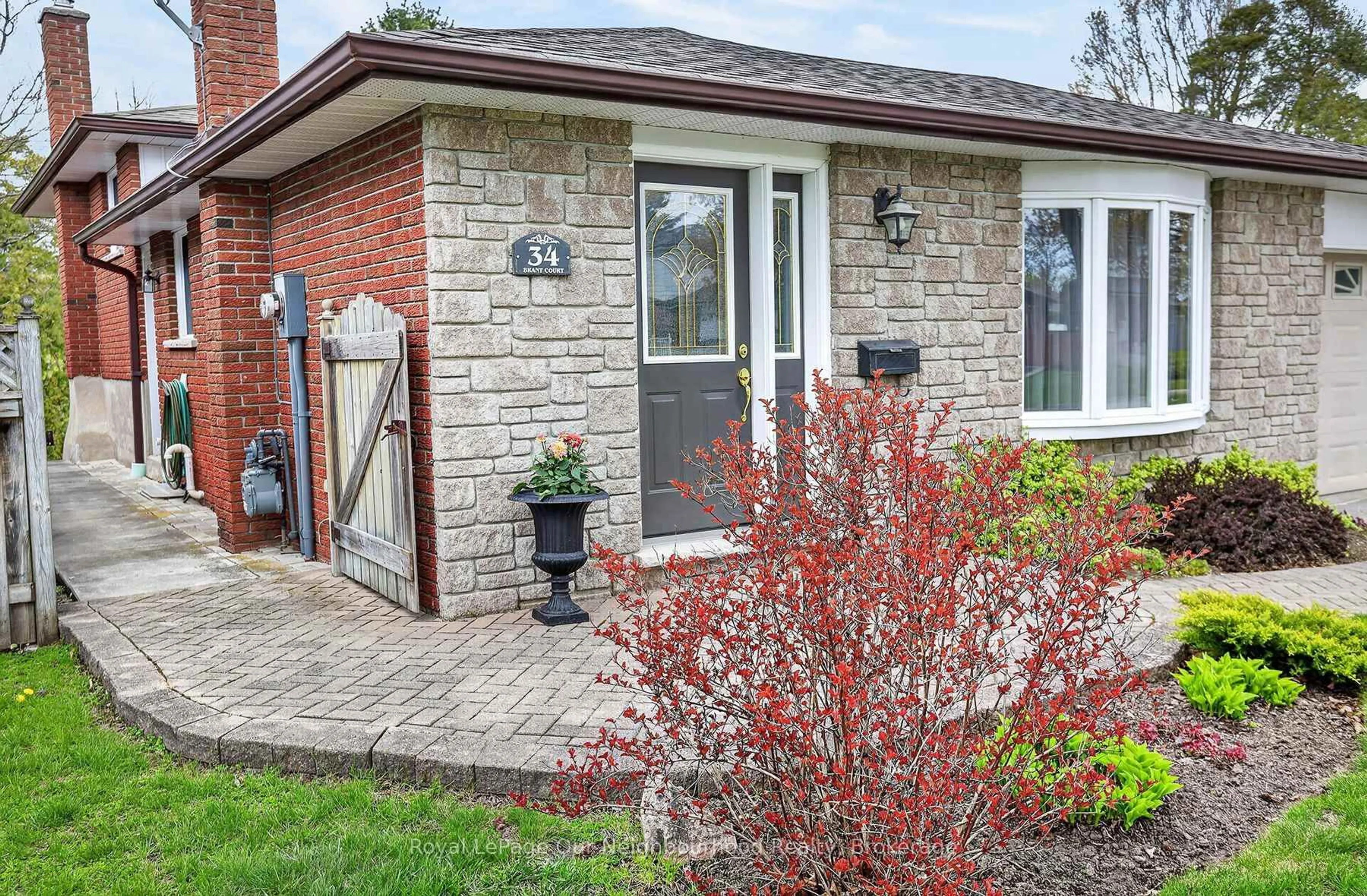 Home with brick exterior material, street for 34 Brant Crt, Oshawa Ontario L1G 4M9