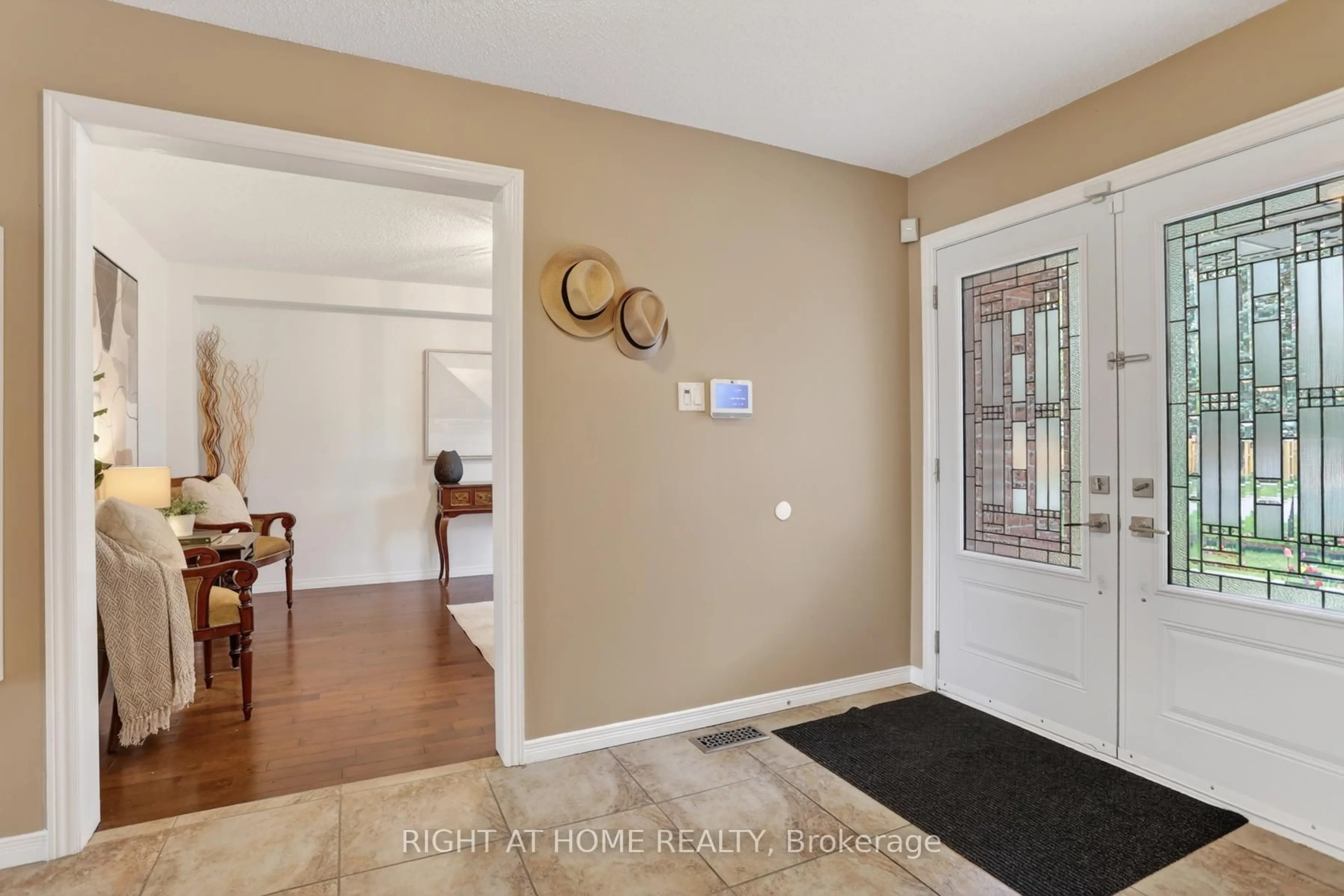 Indoor entryway for 928 Snowbird St, Oshawa Ontario L1J 8J8
