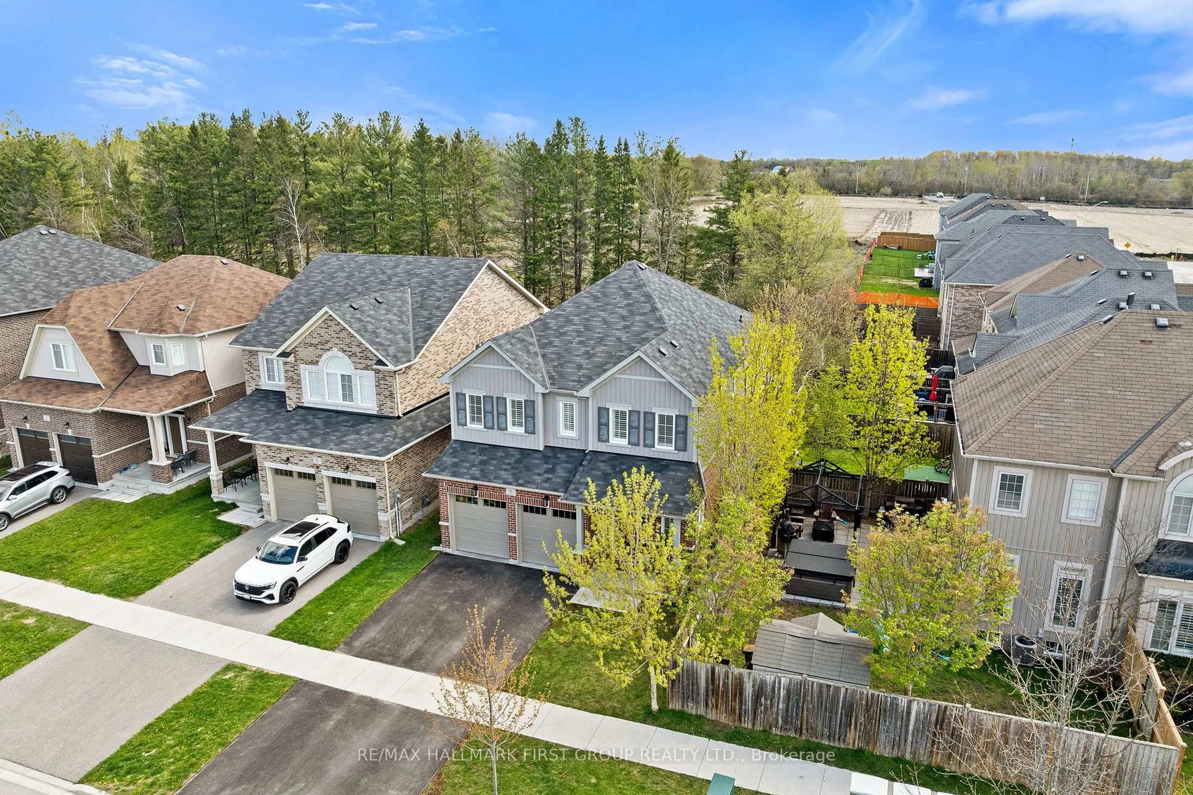 A pic from outside/outdoor area/front of a property/back of a property/a pic from drone, unknown for 85 Harry Gay Dr, Clarington Ontario L1E 0A9