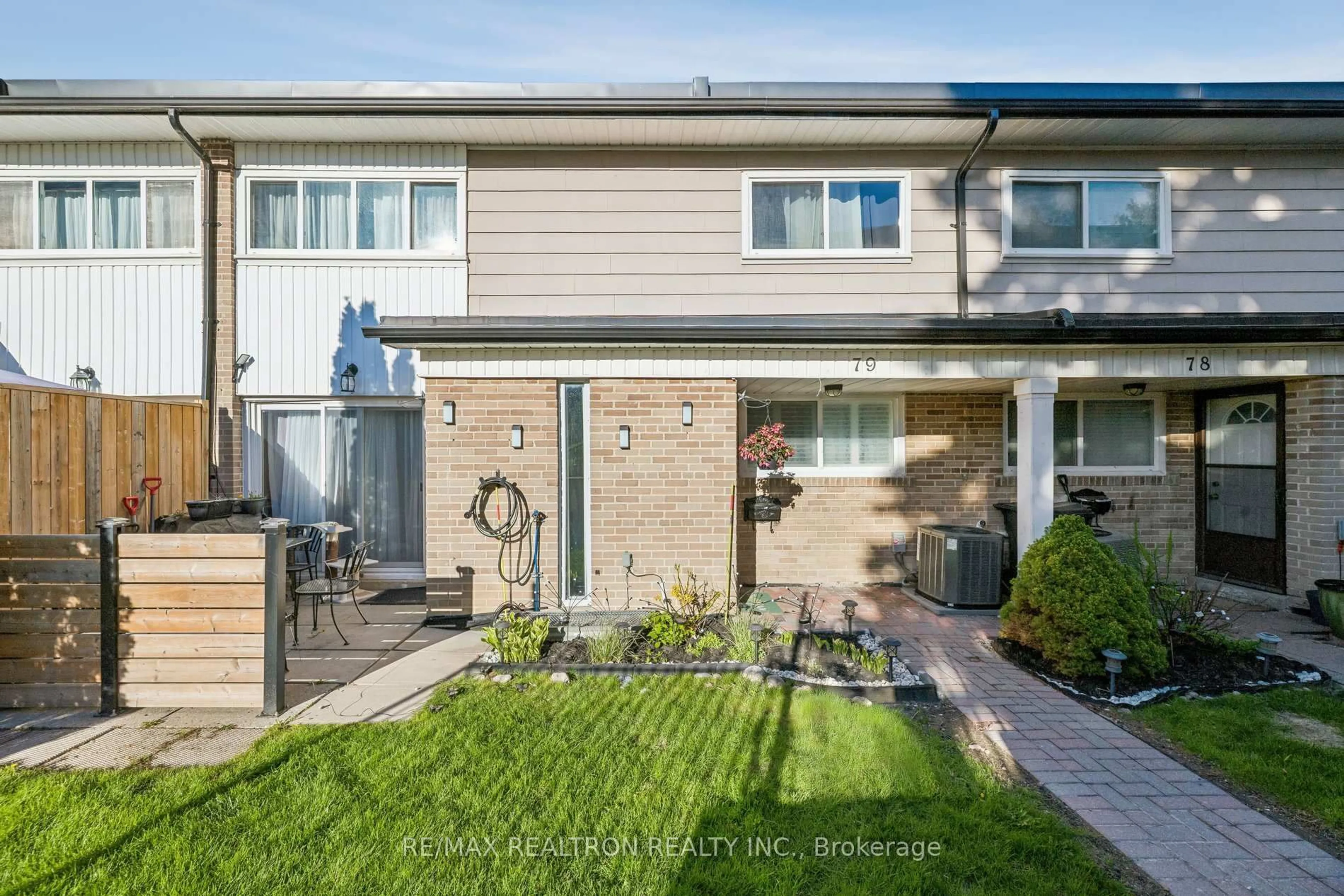 Unknown for 925 Bayly St #79, Pickering Ontario L1W 1L7