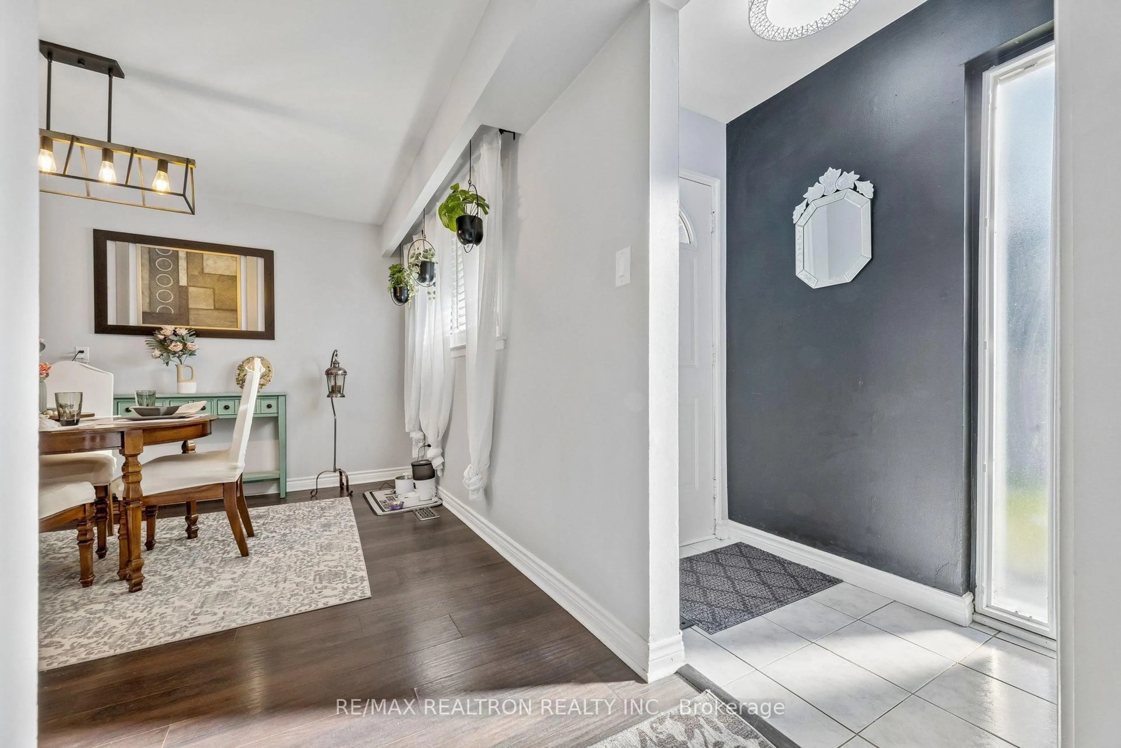 Indoor entryway for 925 Bayly St #79, Pickering Ontario L1W 1L7