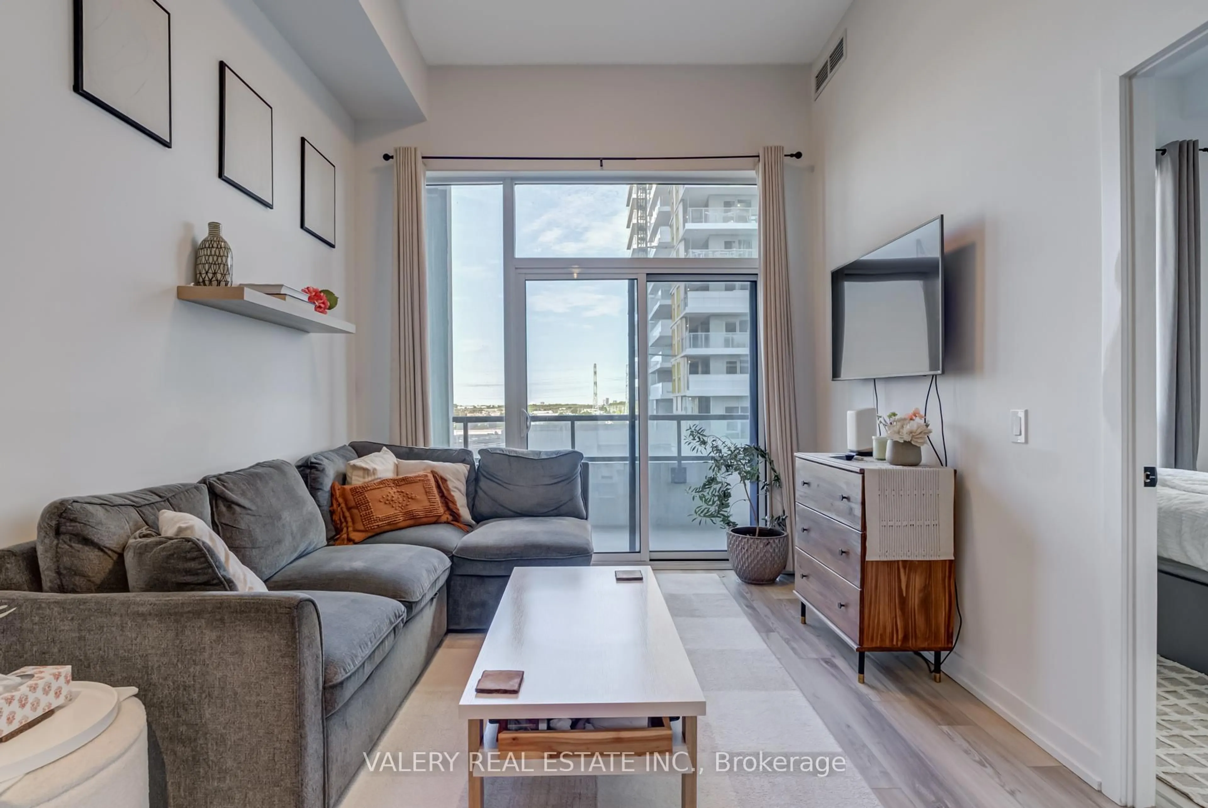 Living room with furniture, unknown for 1480 BAYLY St #708, Pickering Ontario L1W 3R5