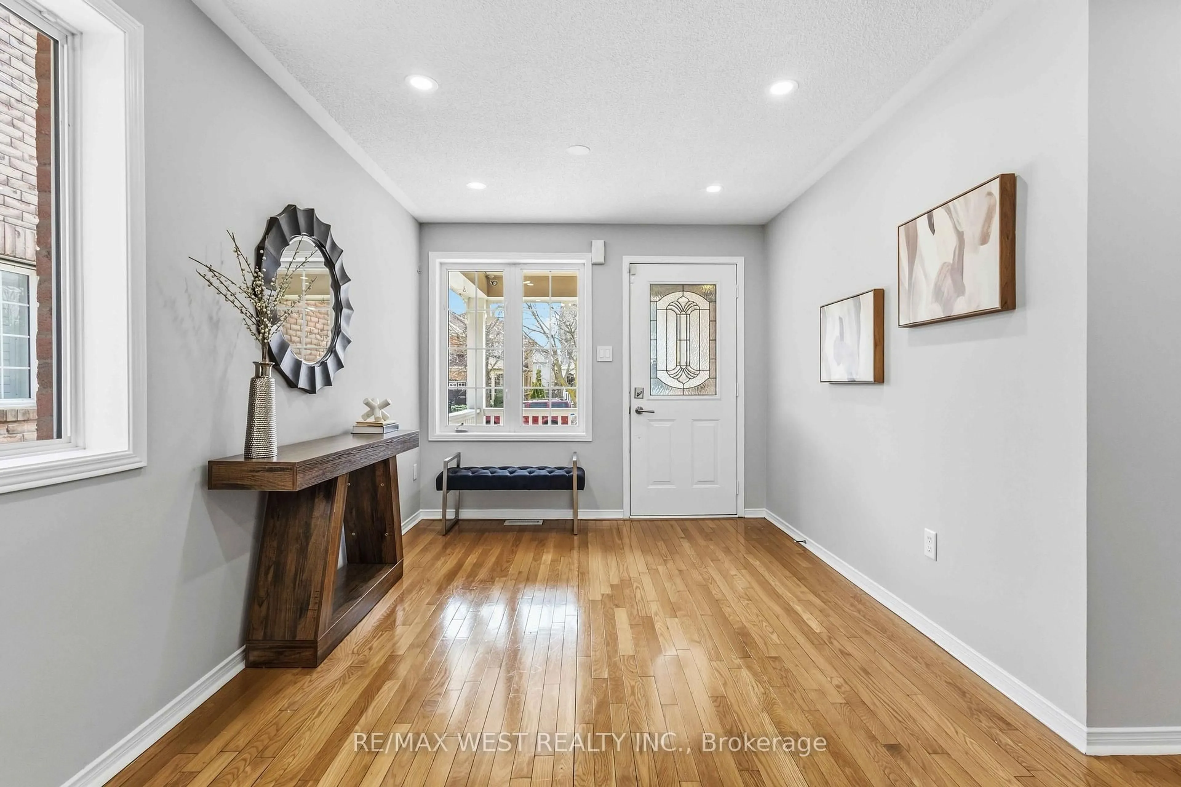 Indoor entryway for 23 Gloria Cres, Whitby Ontario L1P 1V4