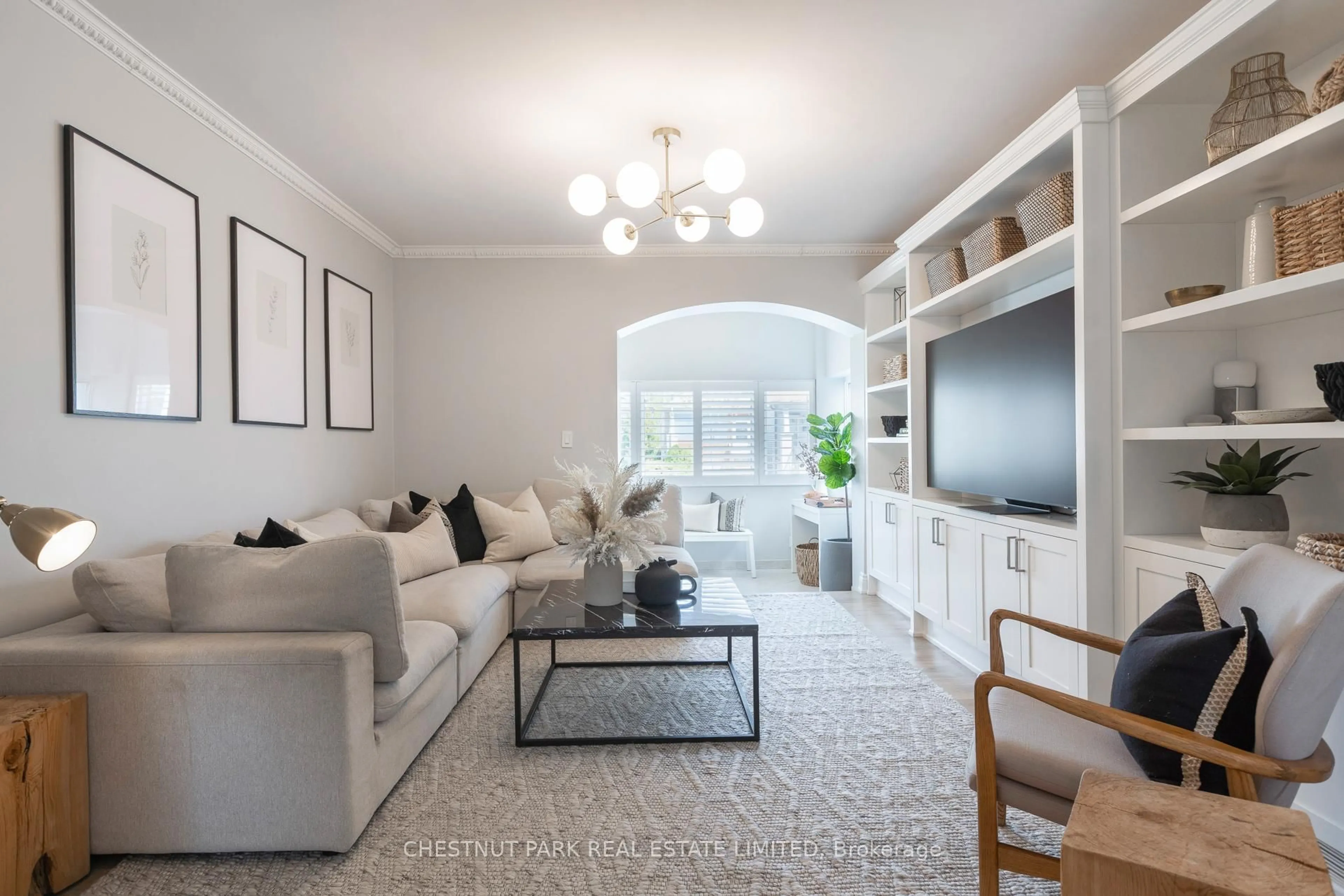 Living room with furniture, unknown for 655 Mortimer Ave, Toronto Ontario M4C 2J9