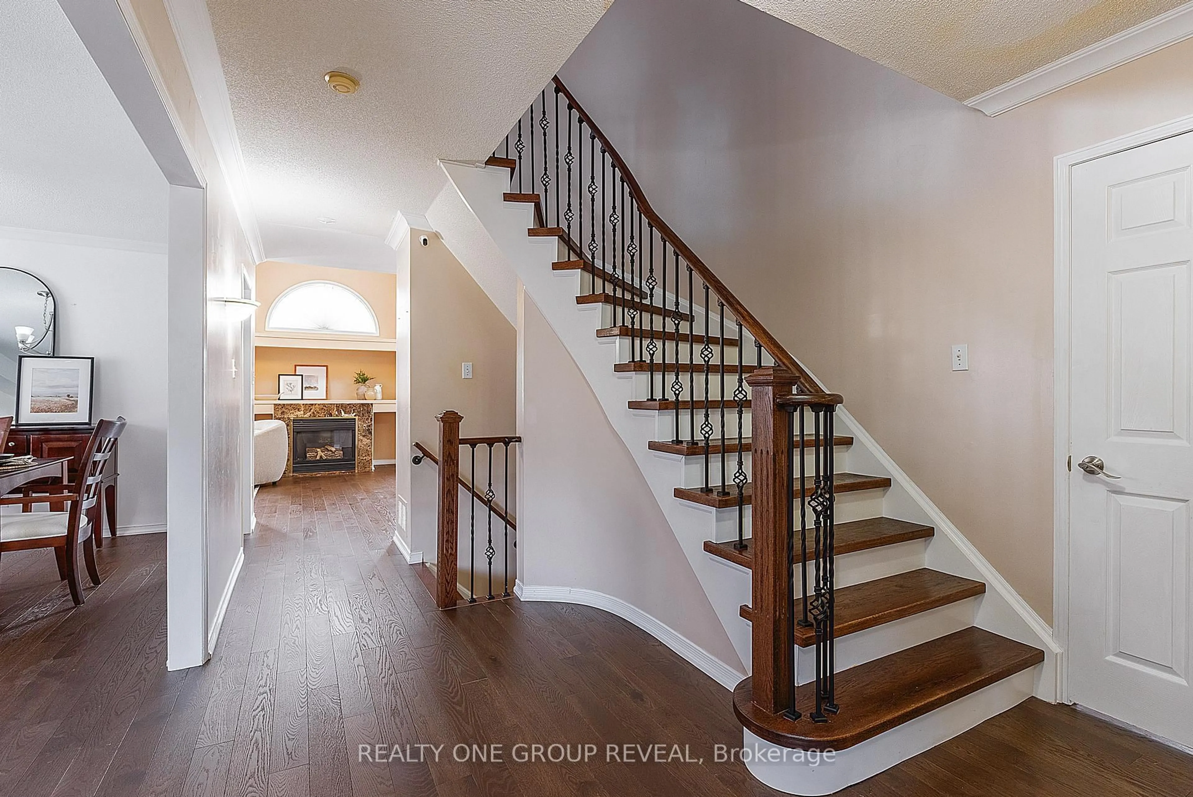 Indoor entryway for 37 Wetherburn Dr, Whitby Ontario L1P 1M7