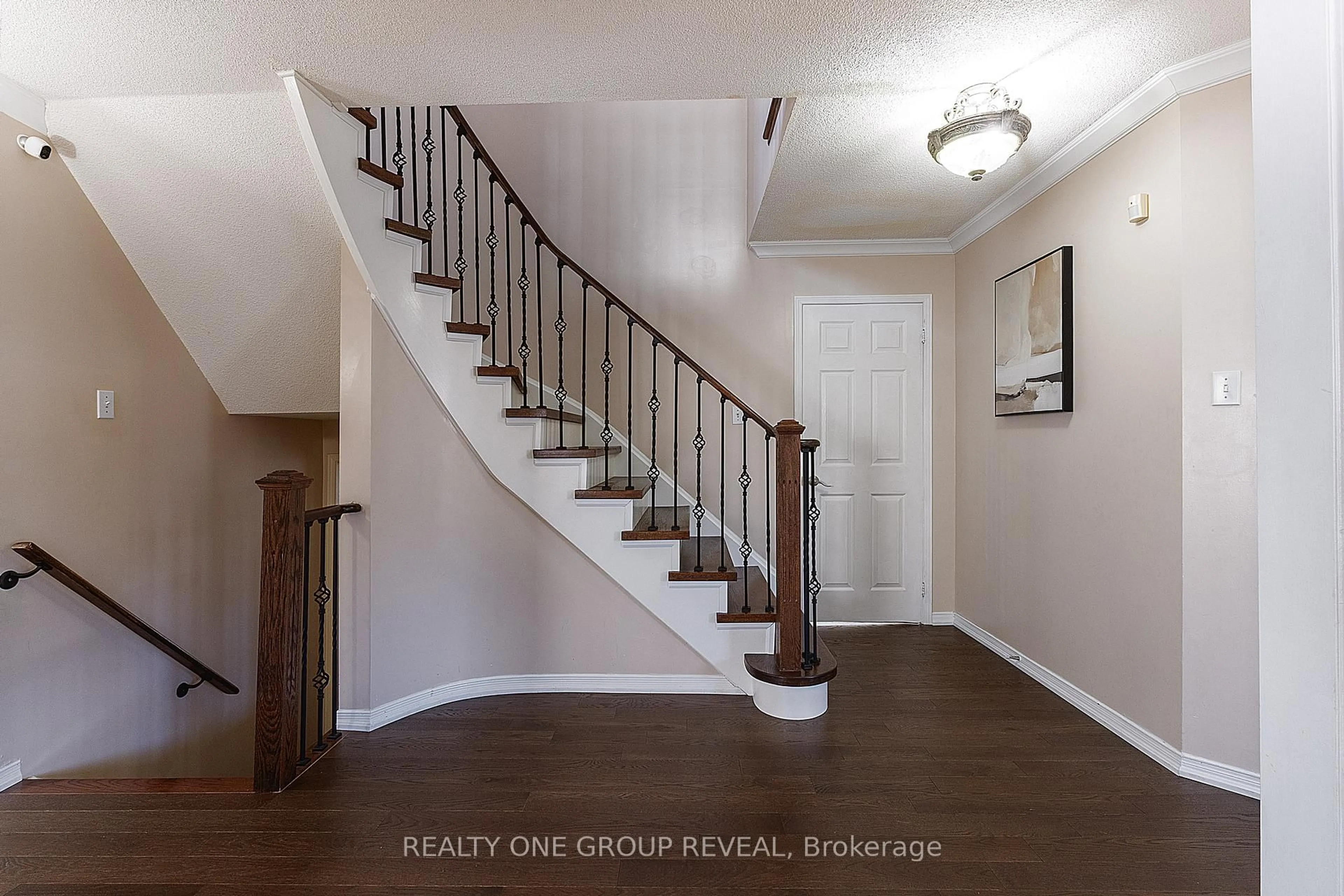 Indoor entryway for 37 Wetherburn Dr, Whitby Ontario L1P 1M7