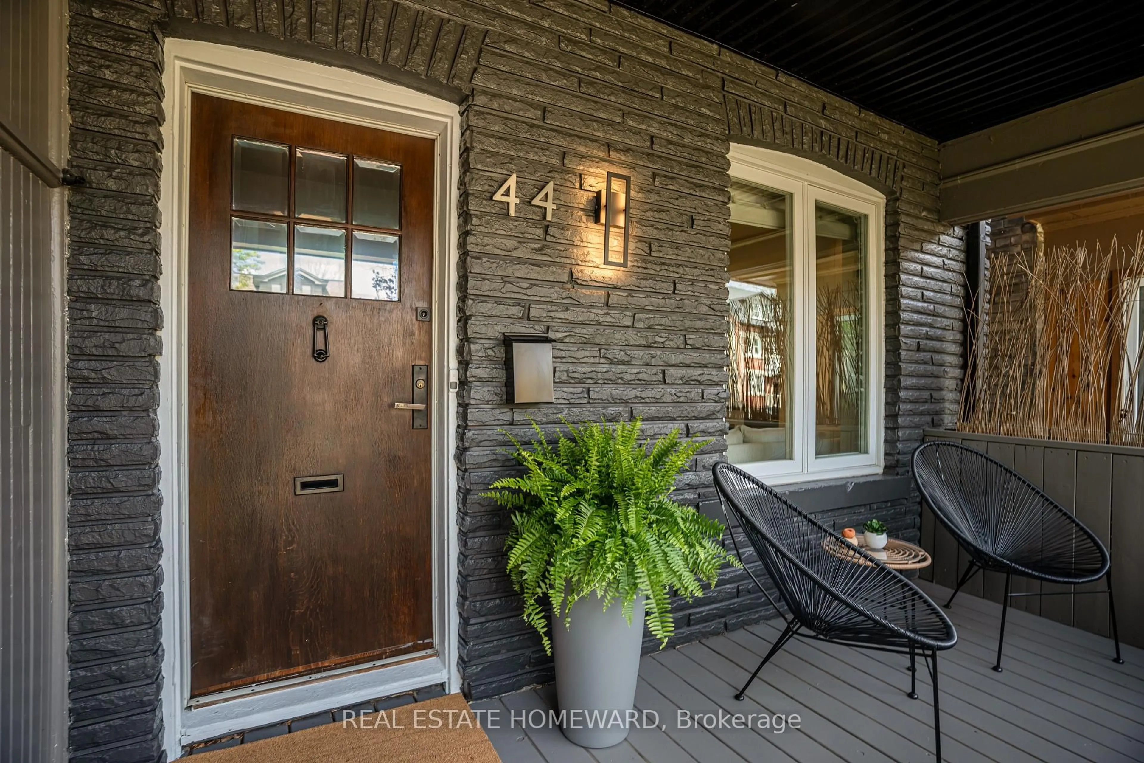 Indoor entryway for 44 Ashdale Ave, Toronto Ontario M4L 2Y7