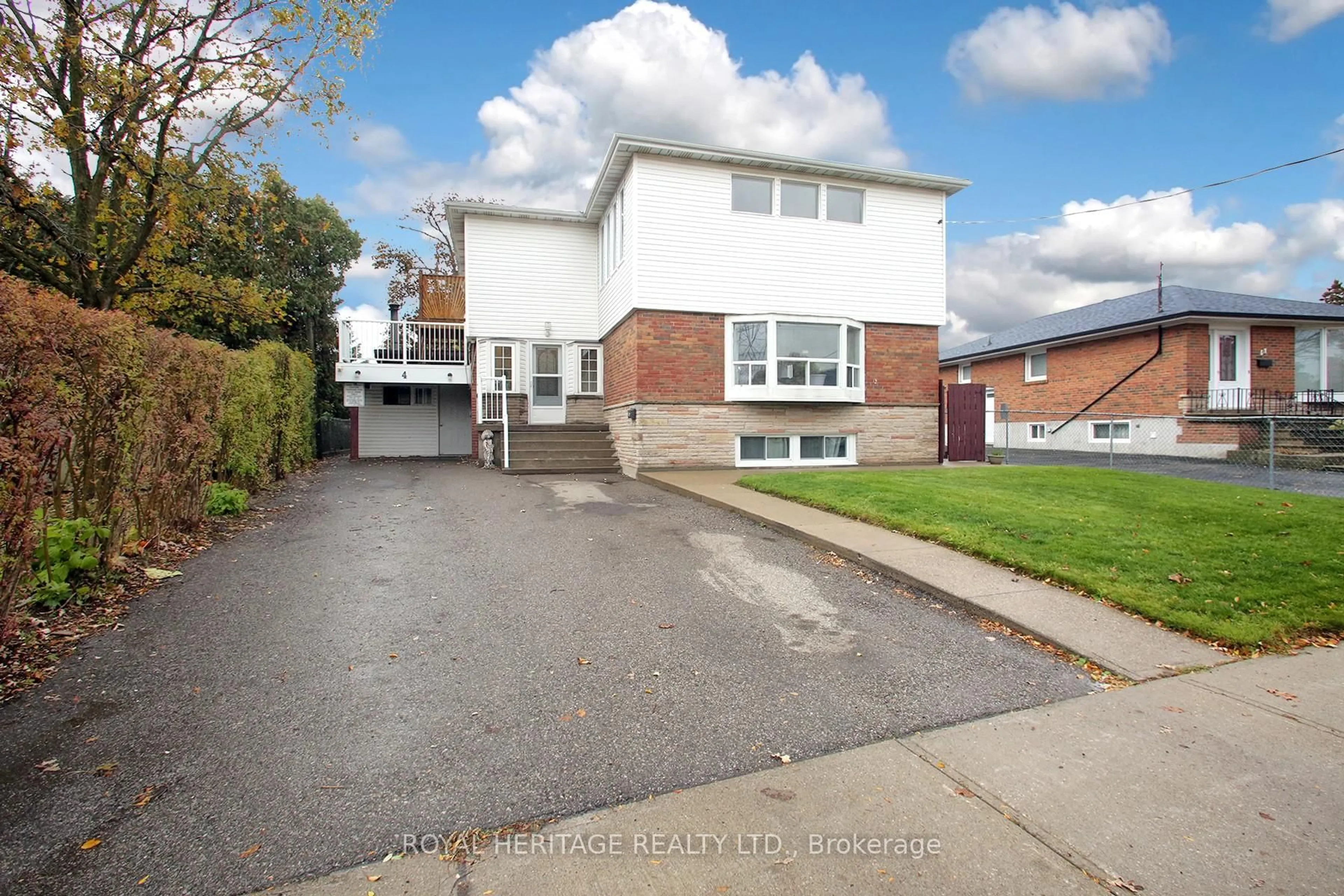 A pic from outside/outdoor area/front of a property/back of a property/a pic from drone, street for 4 Brantwood Dr, Toronto Ontario M1H 2G6