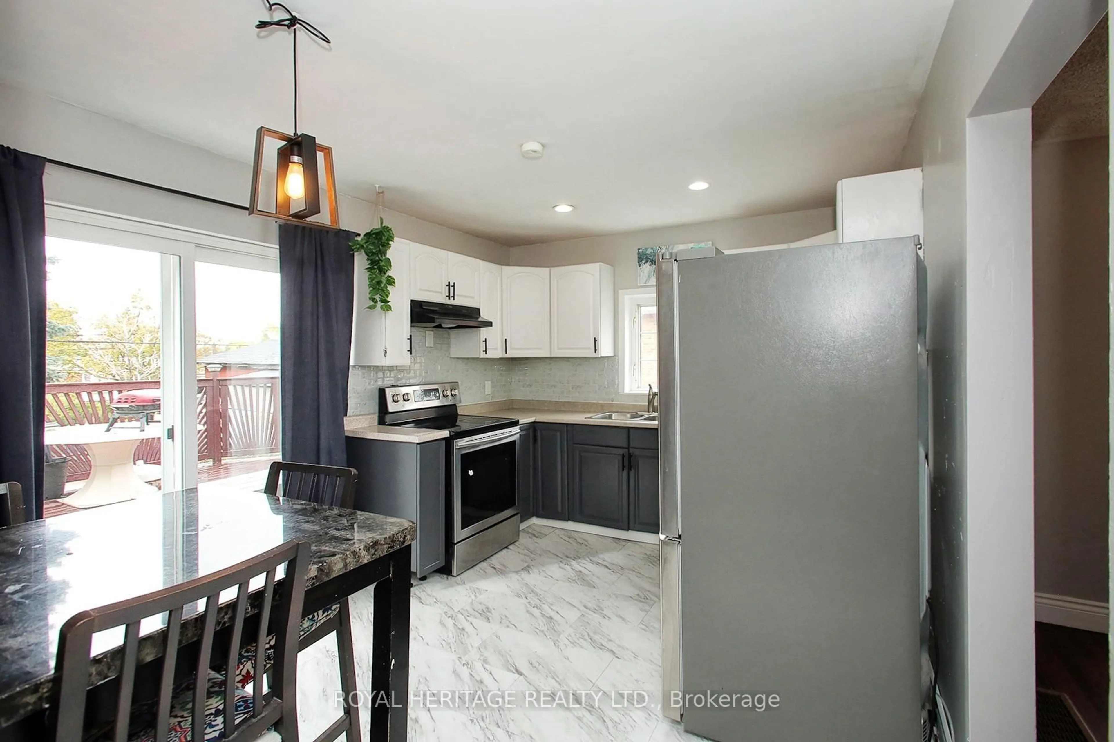 Open concept kitchen, ceramic/tile floor for 4 Brantwood Dr, Toronto Ontario M1H 2G6