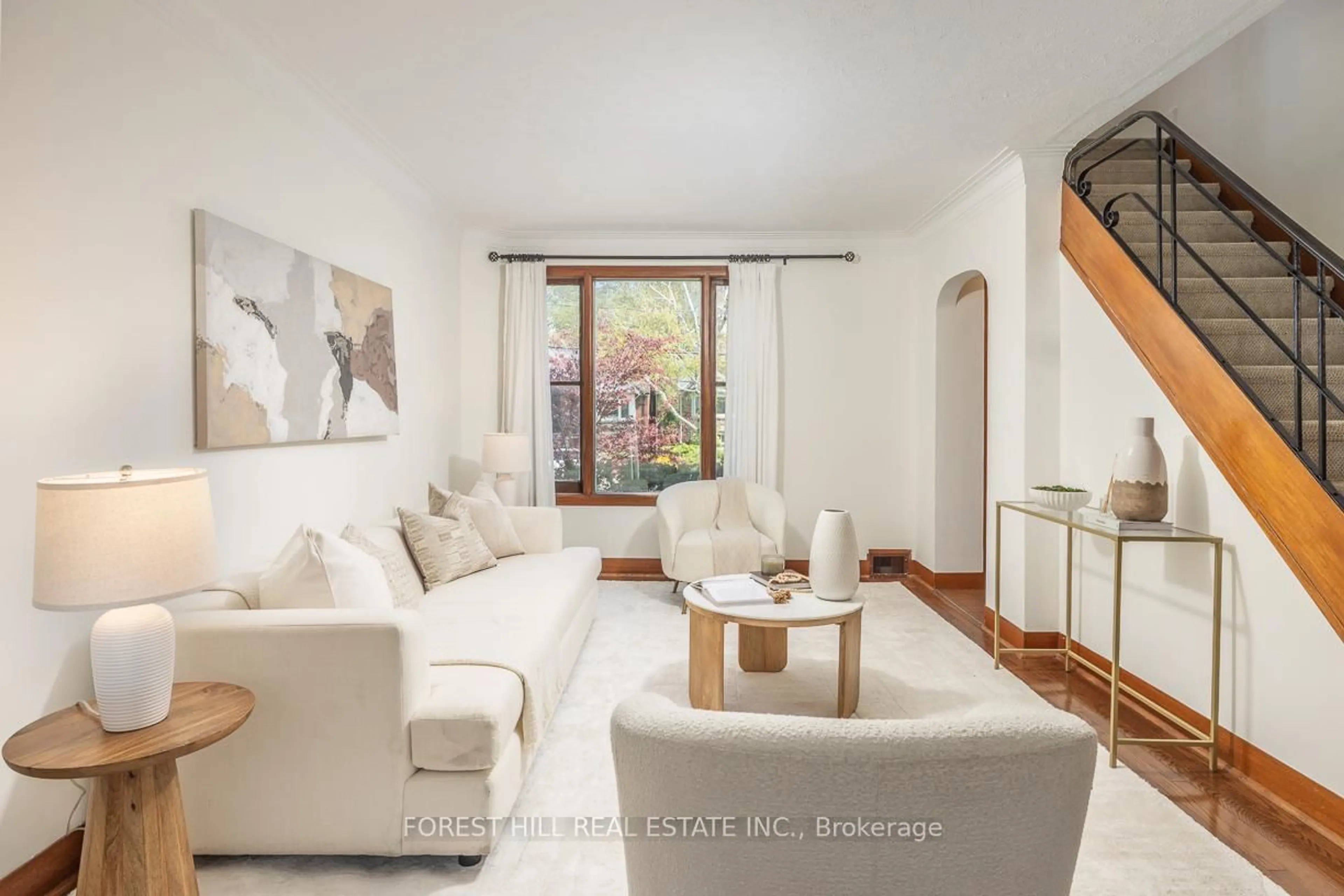 Living room with furniture, unknown for 77 Glenwood Cres, Toronto Ontario M4B 1J8