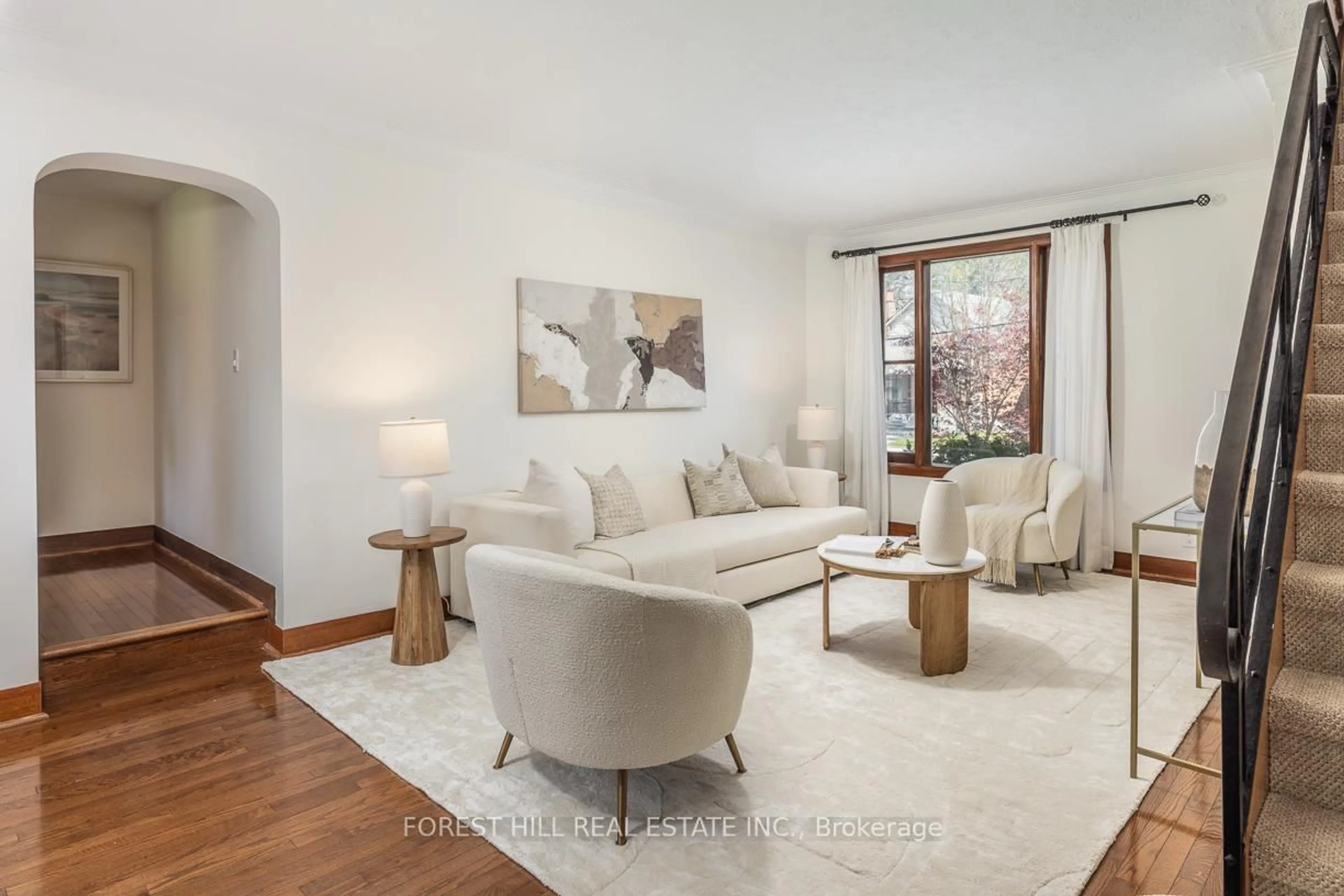 Living room with furniture, unknown for 77 Glenwood Cres, Toronto Ontario M4B 1J8
