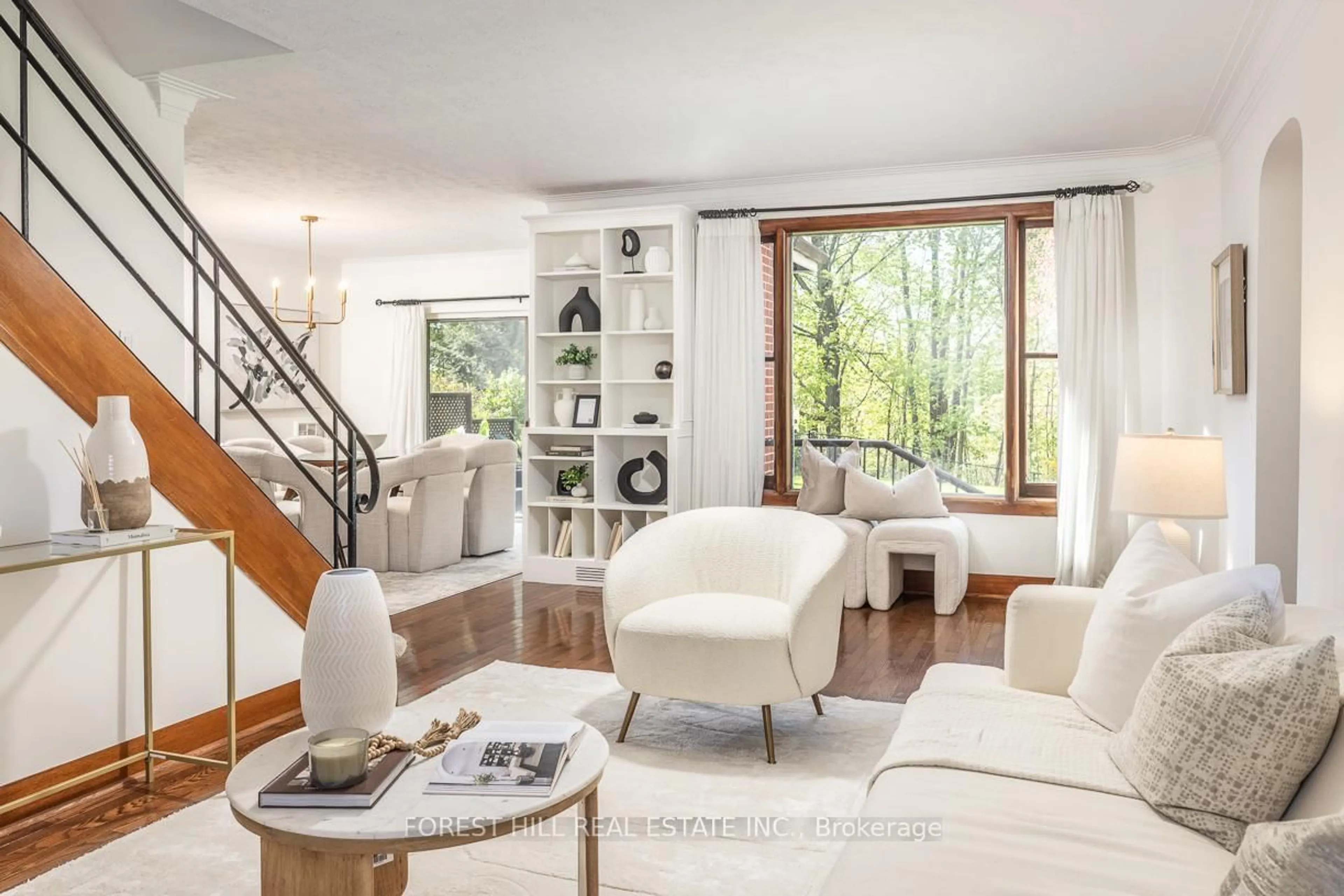 Living room with furniture, unknown for 77 Glenwood Cres, Toronto Ontario M4B 1J8
