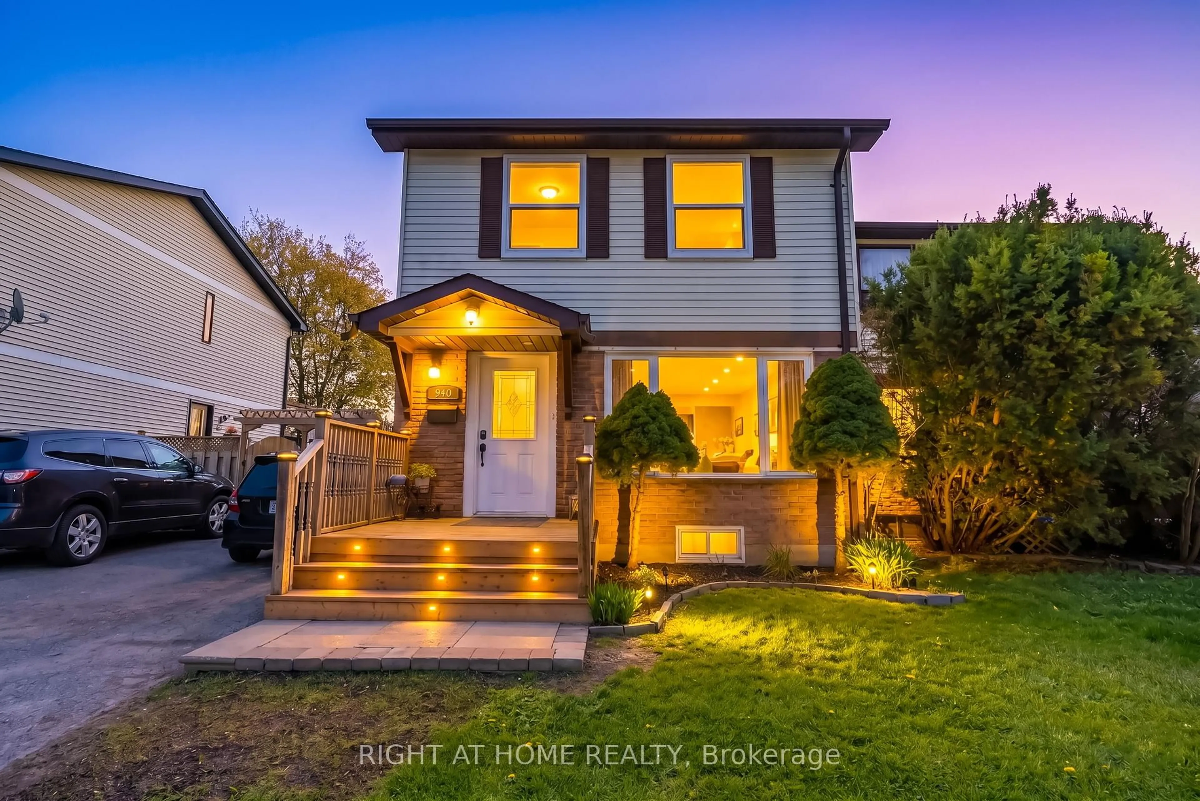 Home with vinyl exterior material, street for 940 Gentry Cres, Oshawa Ontario L1K 1L8