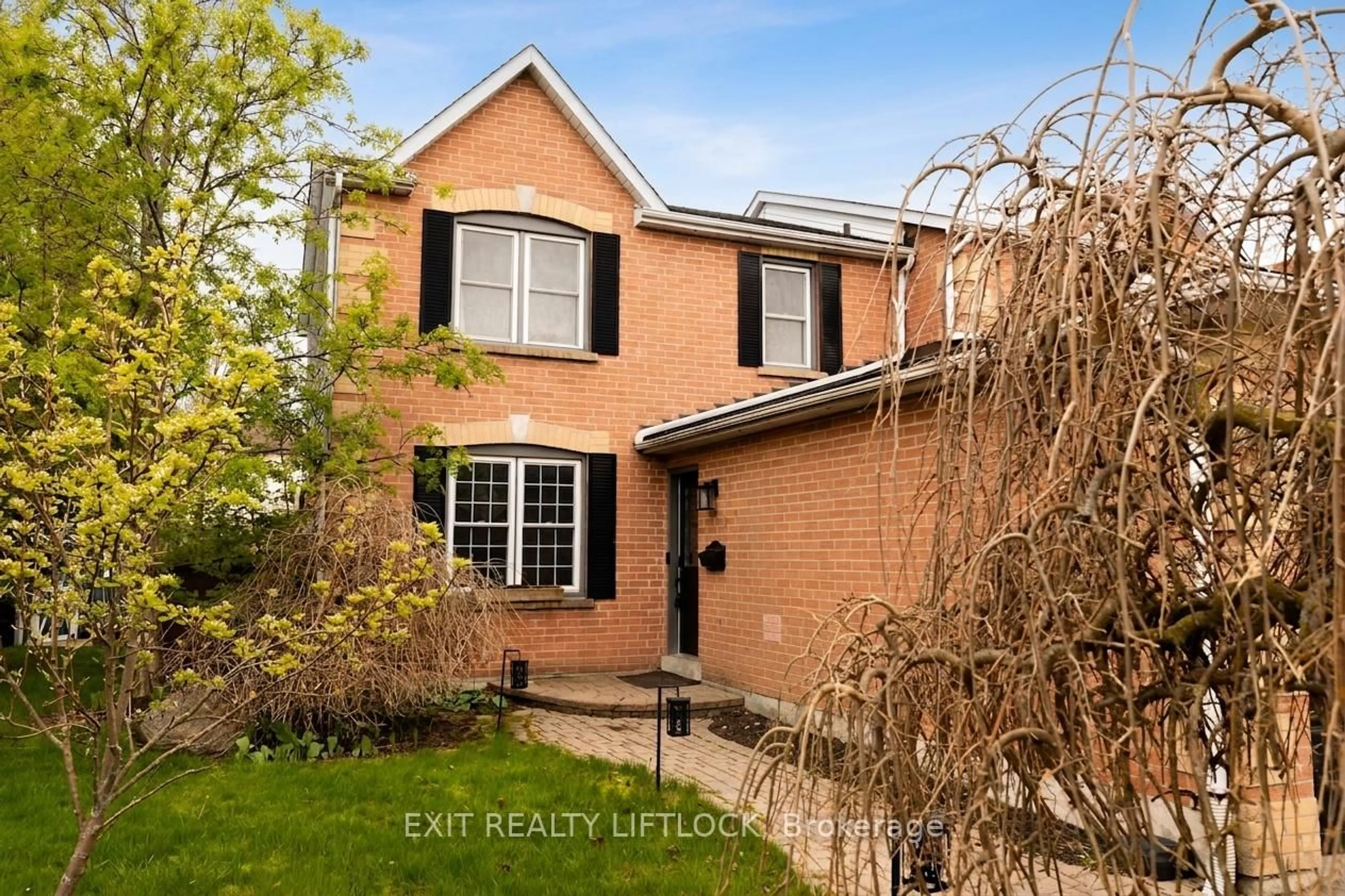 Home with brick exterior material, street for 84 Hillhurst Cres, Clarington Ontario L1E 2A3