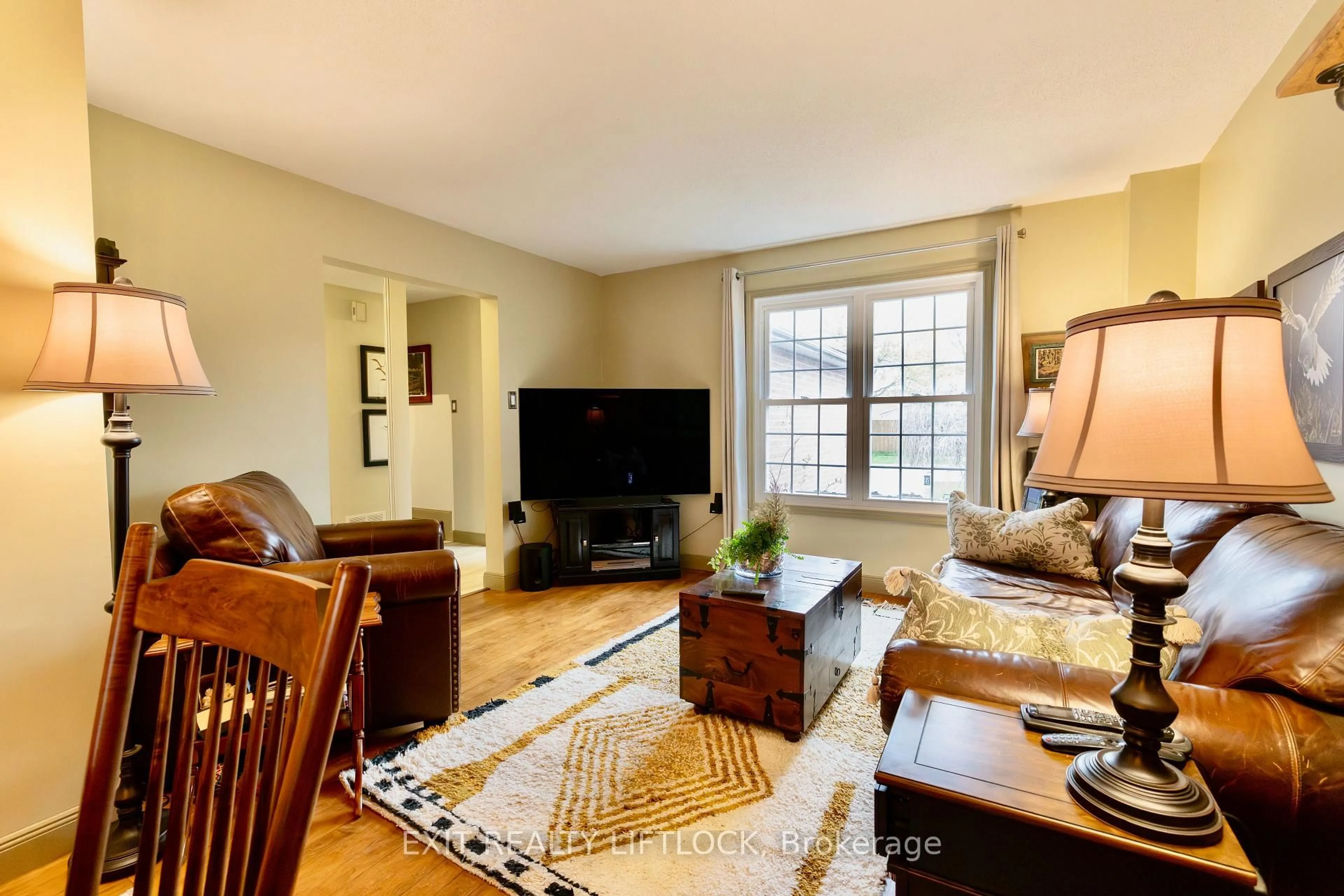 Living room with furniture, unknown for 84 Hillhurst Cres, Clarington Ontario L1E 2A3