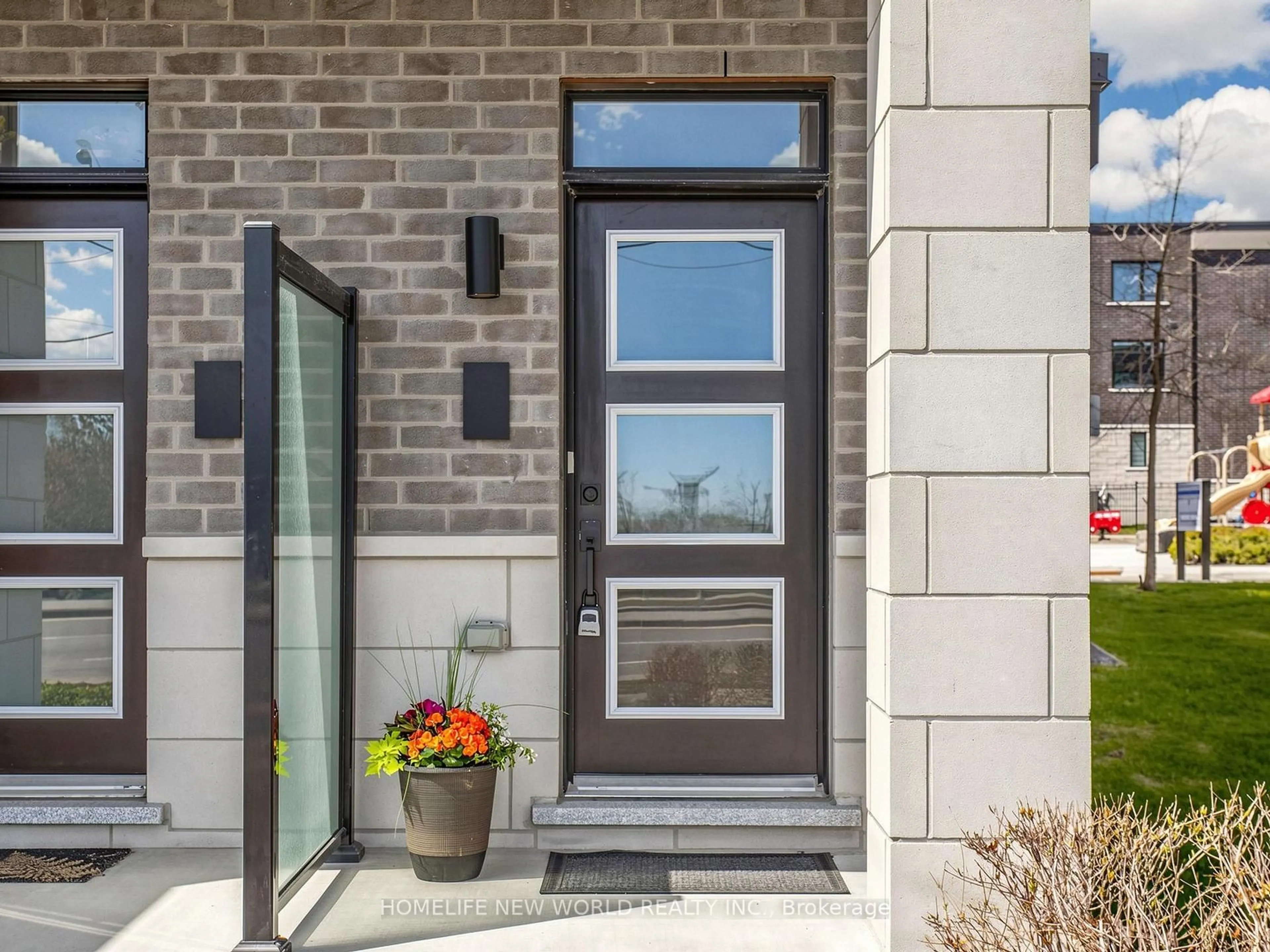 Unknown for 2550 Castlegate Crossing #218, Pickering Ontario L1X 0H6