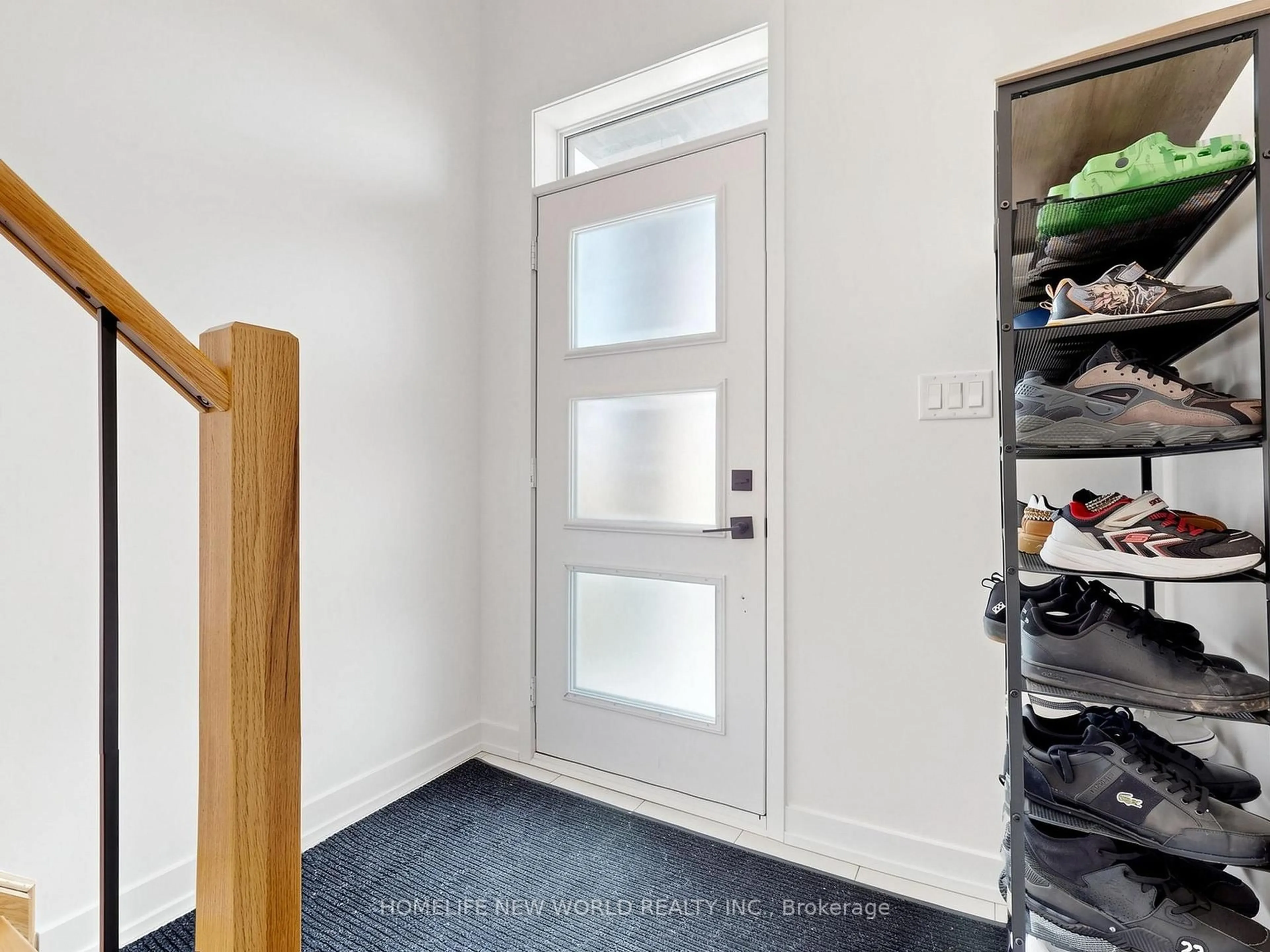 Indoor entryway for 2550 Castlegate Crossing #218, Pickering Ontario L1X 0H6