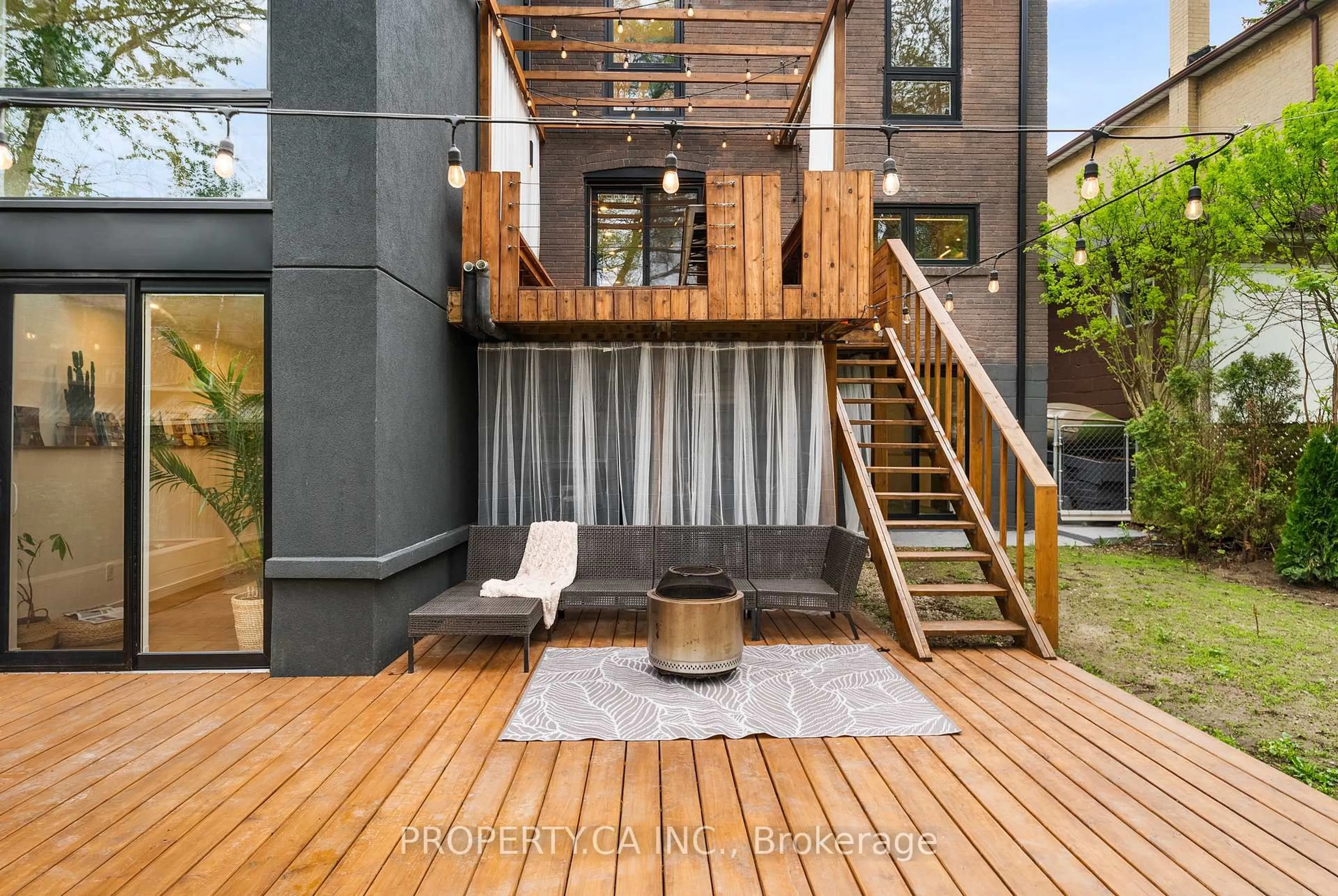 Unknown for 9 Maughan Cres, Toronto Ontario M4L 3E4