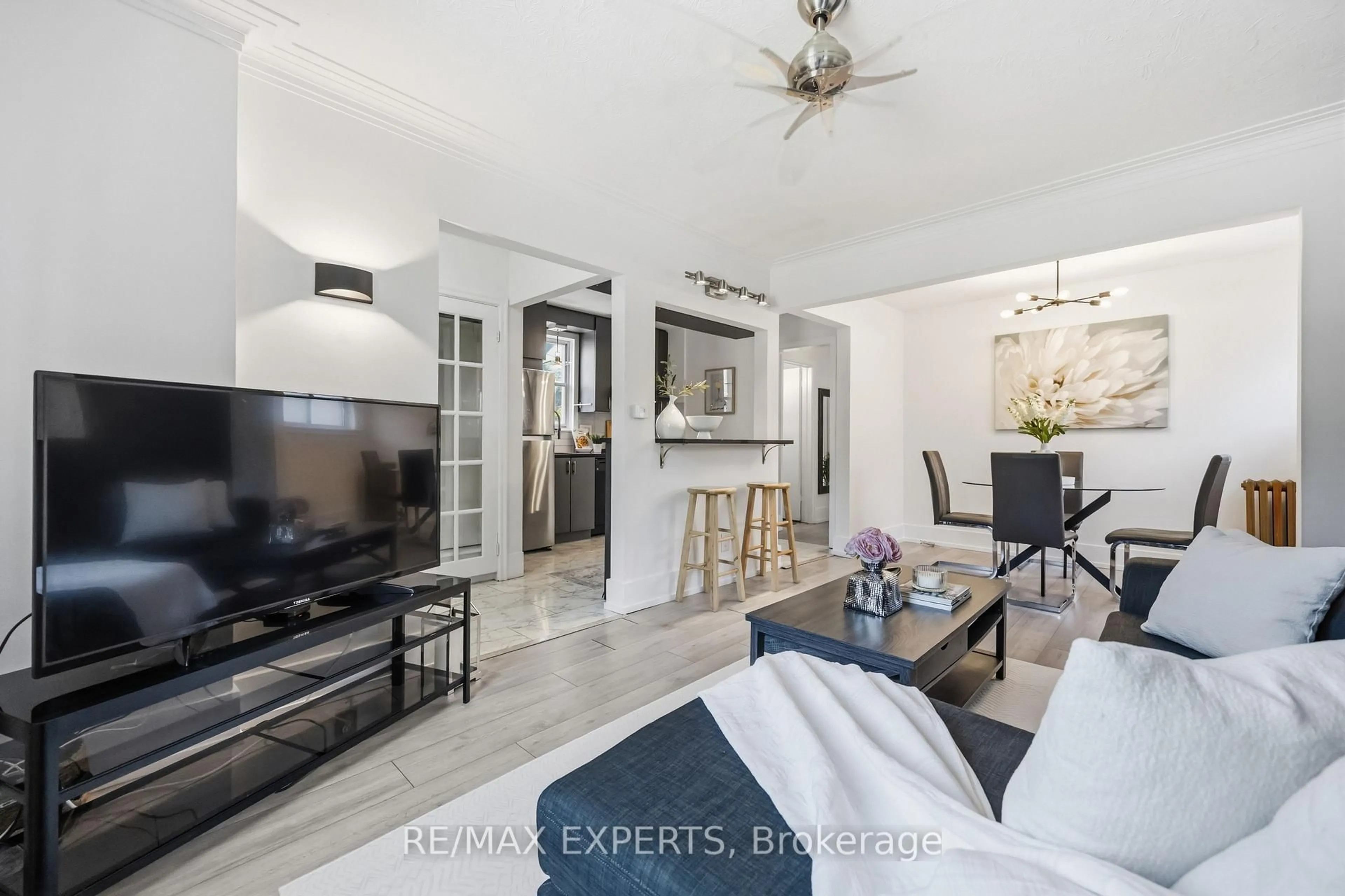 Living room with furniture, unknown for 221 Clonmore Dr, Toronto Ontario M1N 1Y4