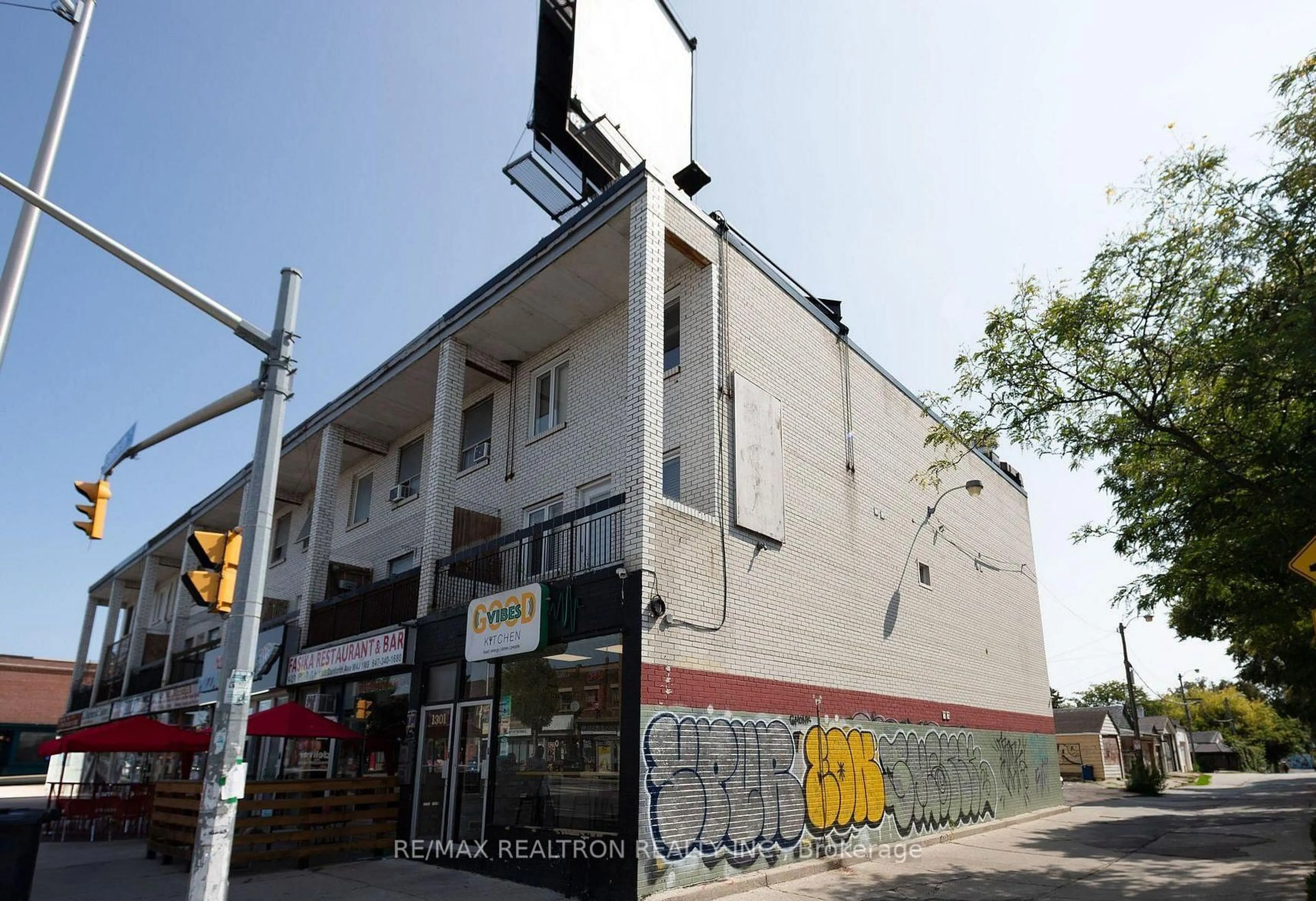 Patio, building for 1301 Danforth Ave #1299, Toronto Ontario M4J 1M8