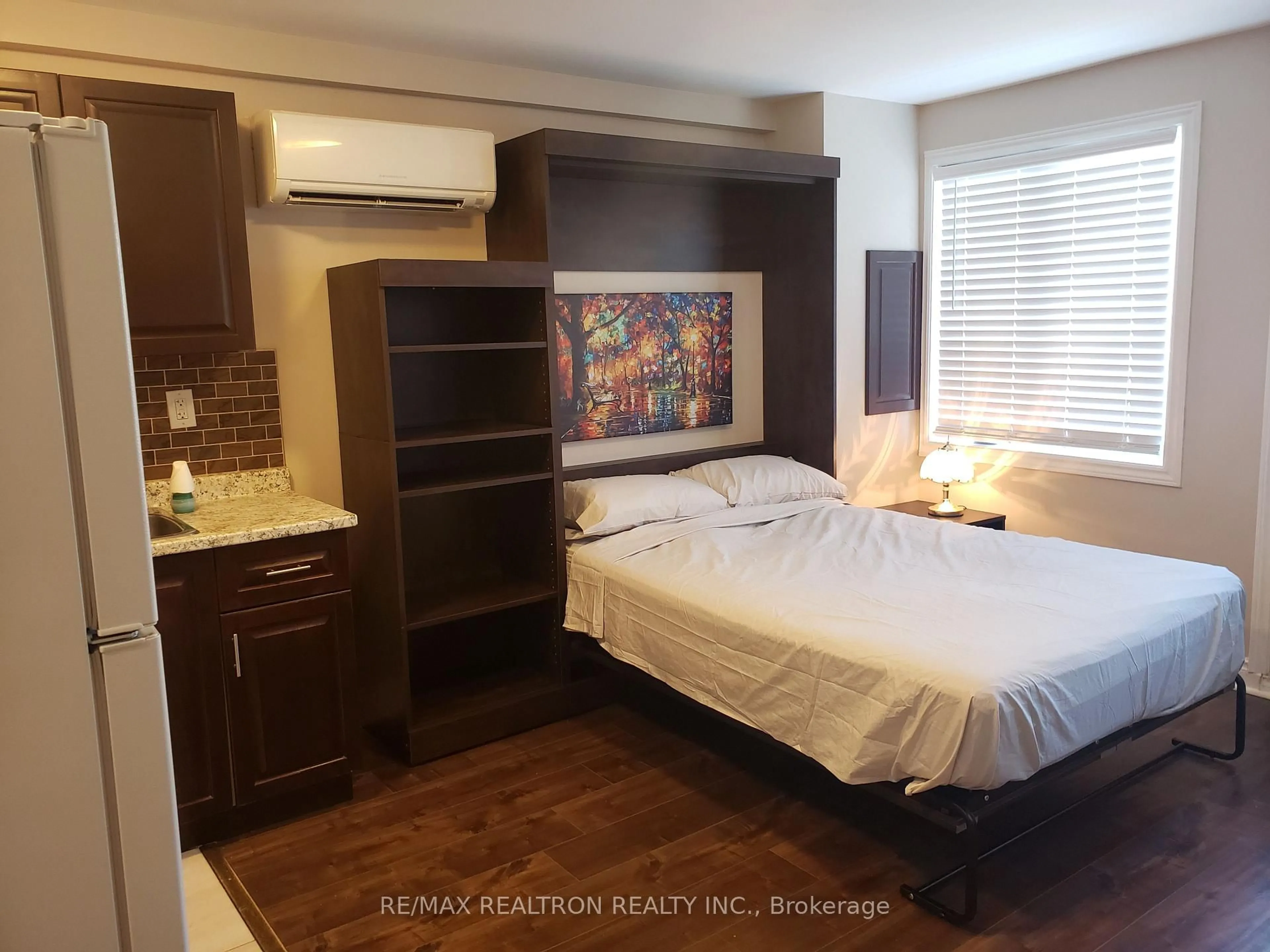 Bedroom with bed, wood/laminate floor for 1301 Danforth Ave #1299, Toronto Ontario M4J 1M8