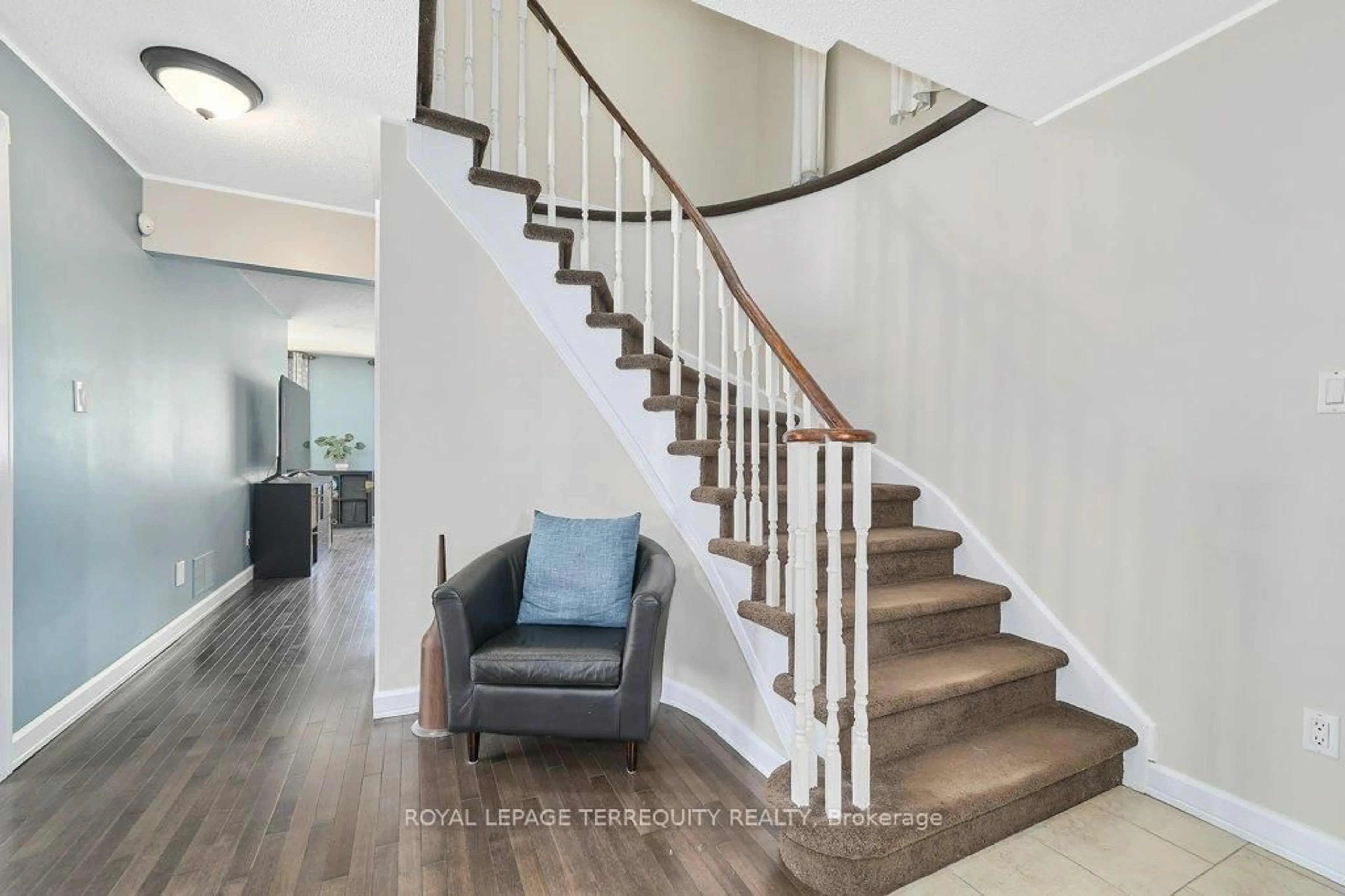 Stairs for 798 Greenbriar Dr, Oshawa Ontario L1G 7J6