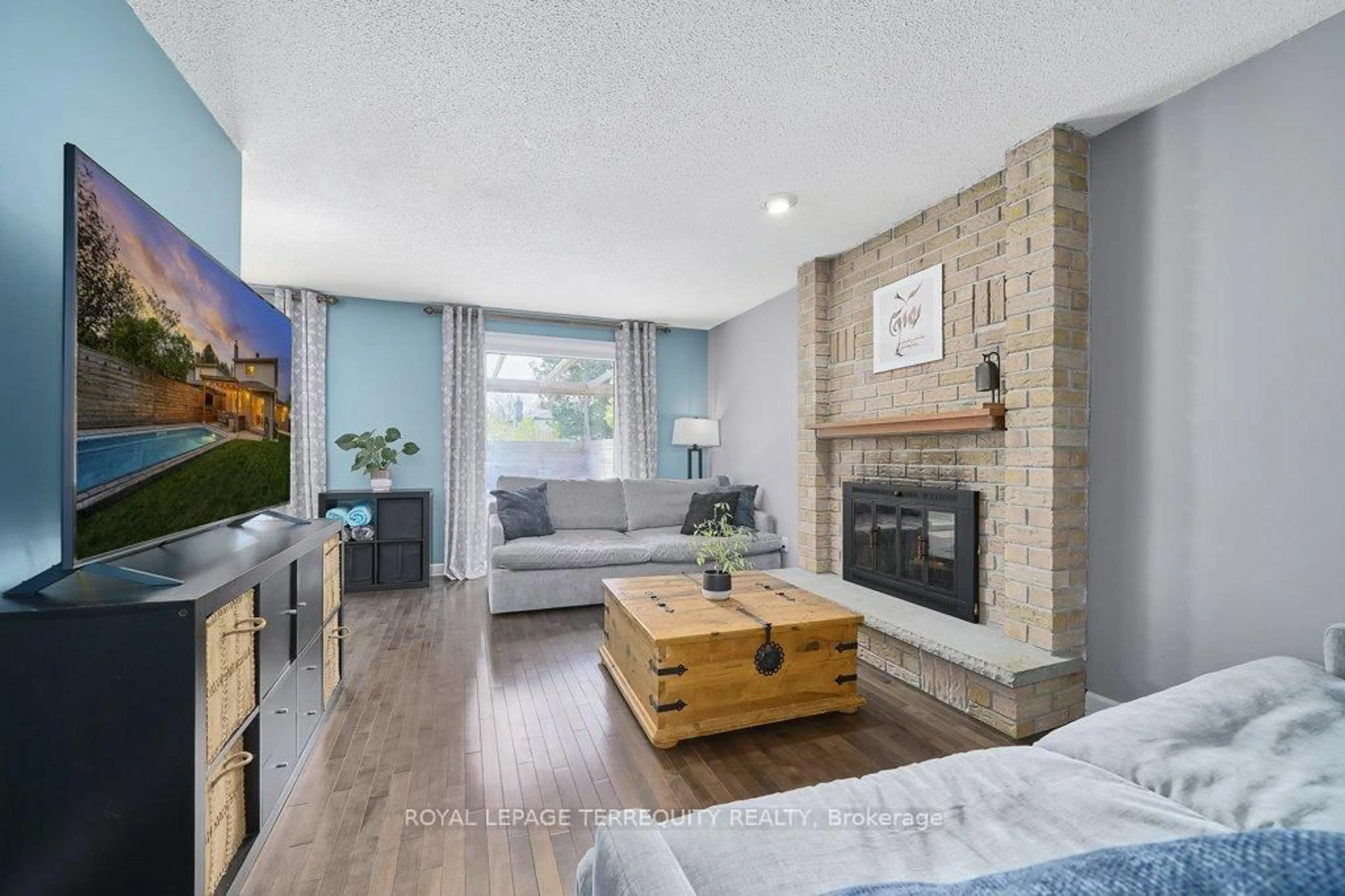 Living room with furniture, unknown for 798 Greenbriar Dr, Oshawa Ontario L1G 7J6