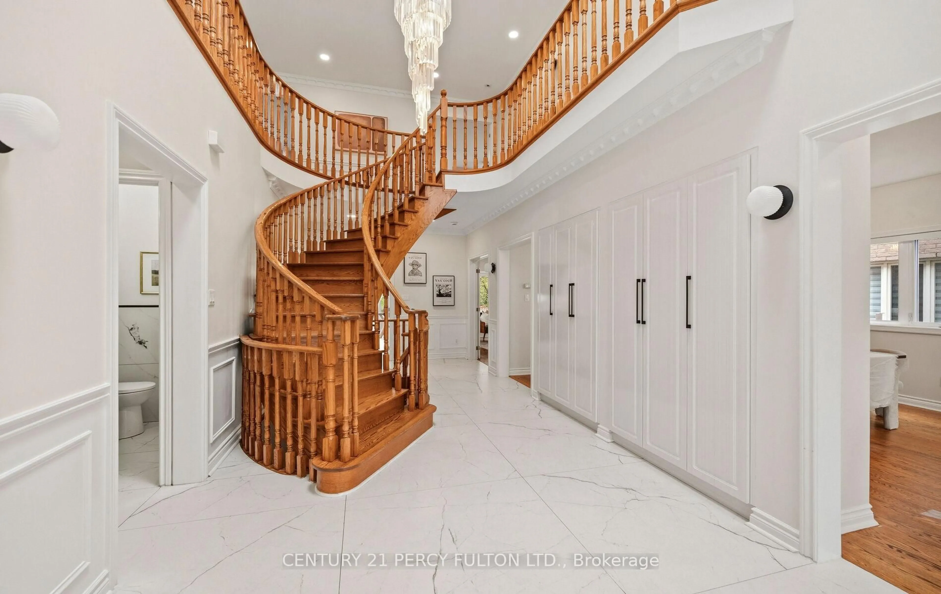 Indoor foyer for 9 Gordon Ave, Toronto Ontario M1S 1A6