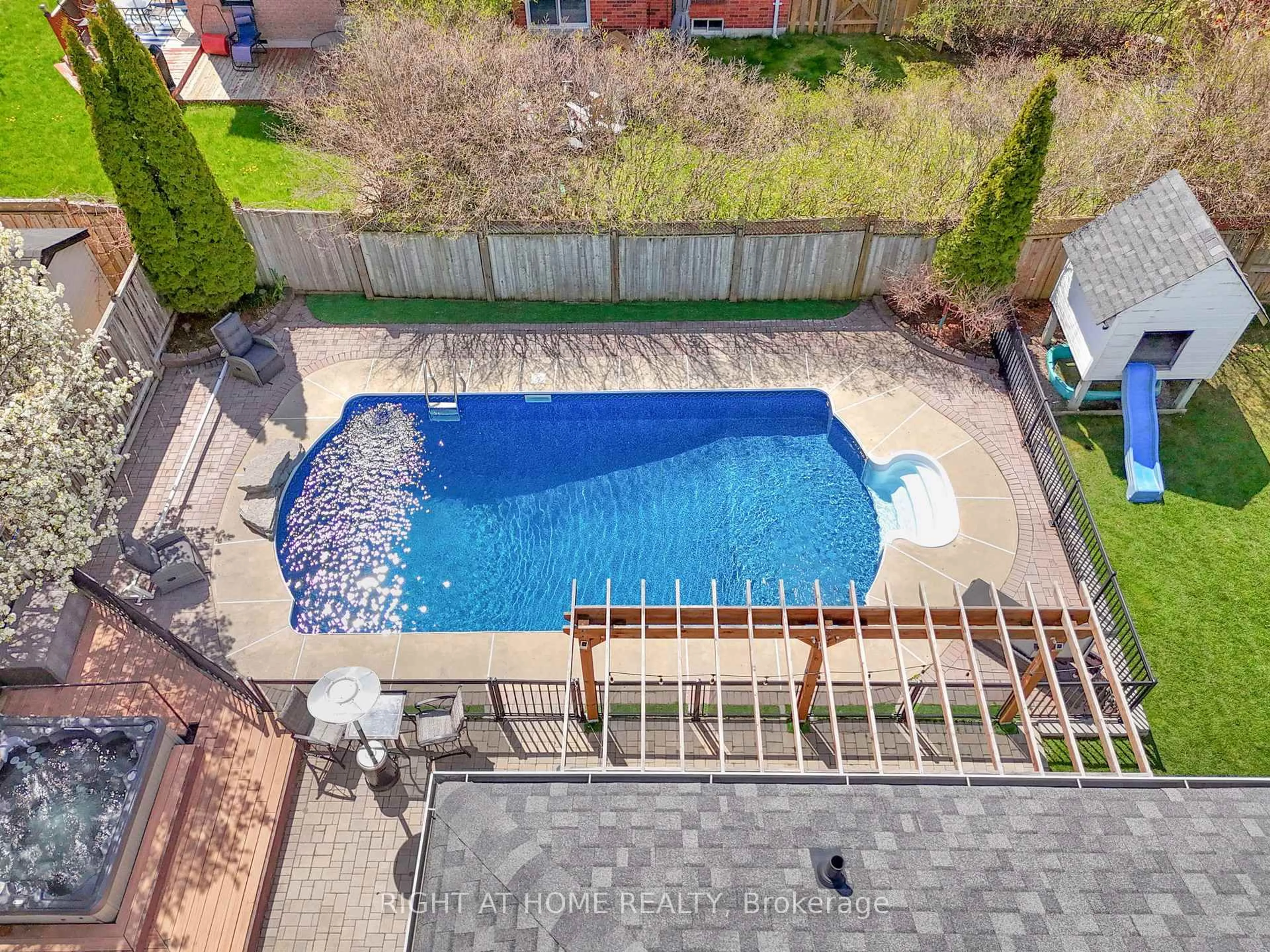 A pic from outside/outdoor area/front of a property/back of a property/a pic from drone, unknown for 75 Auburn Lane, Clarington Ontario L1E 2E9
