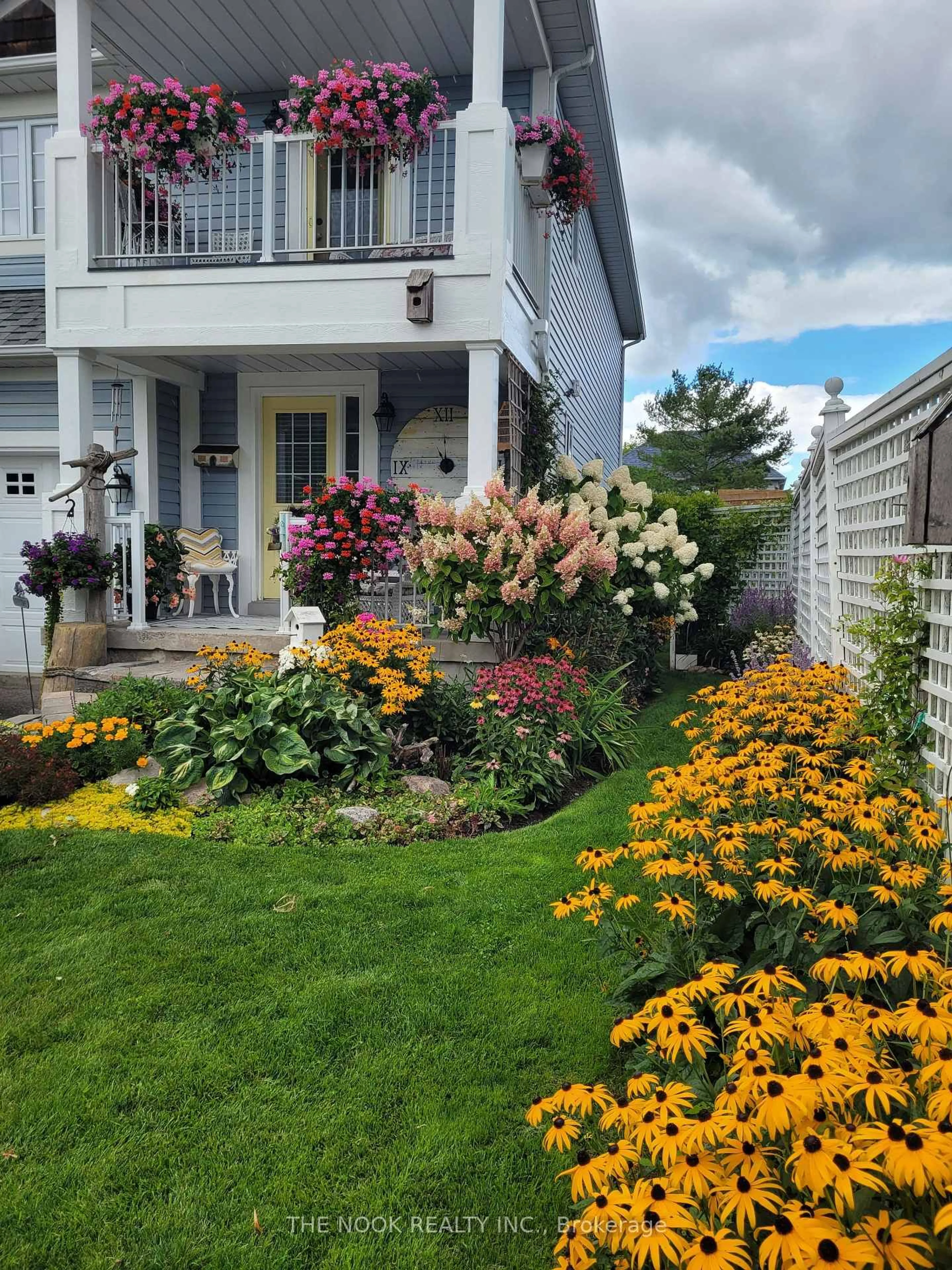 Patio, street for 70 Beacham Cres, Clarington Ontario L1B 1N1