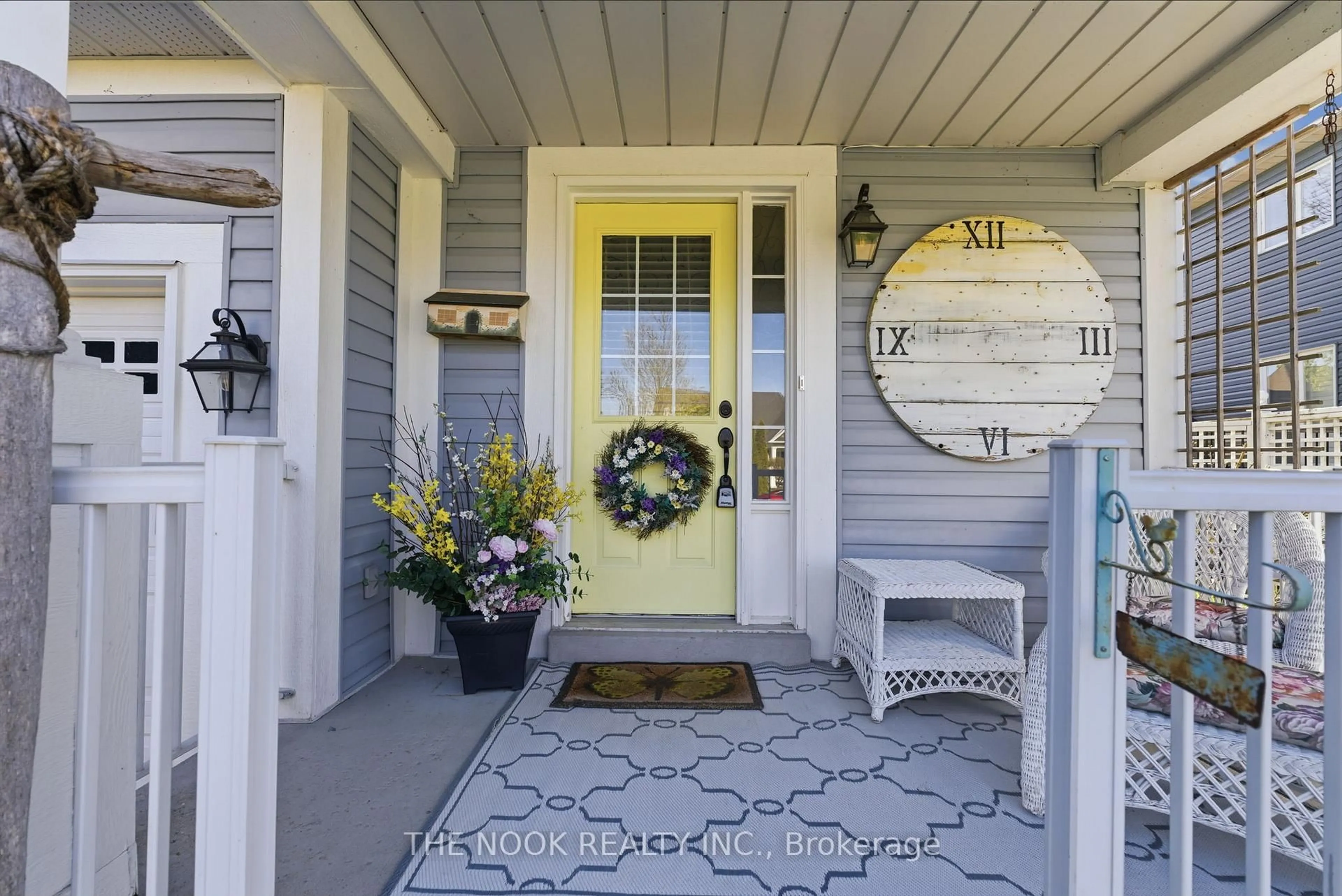 Indoor entryway for 70 Beacham Cres, Clarington Ontario L1B 1N1