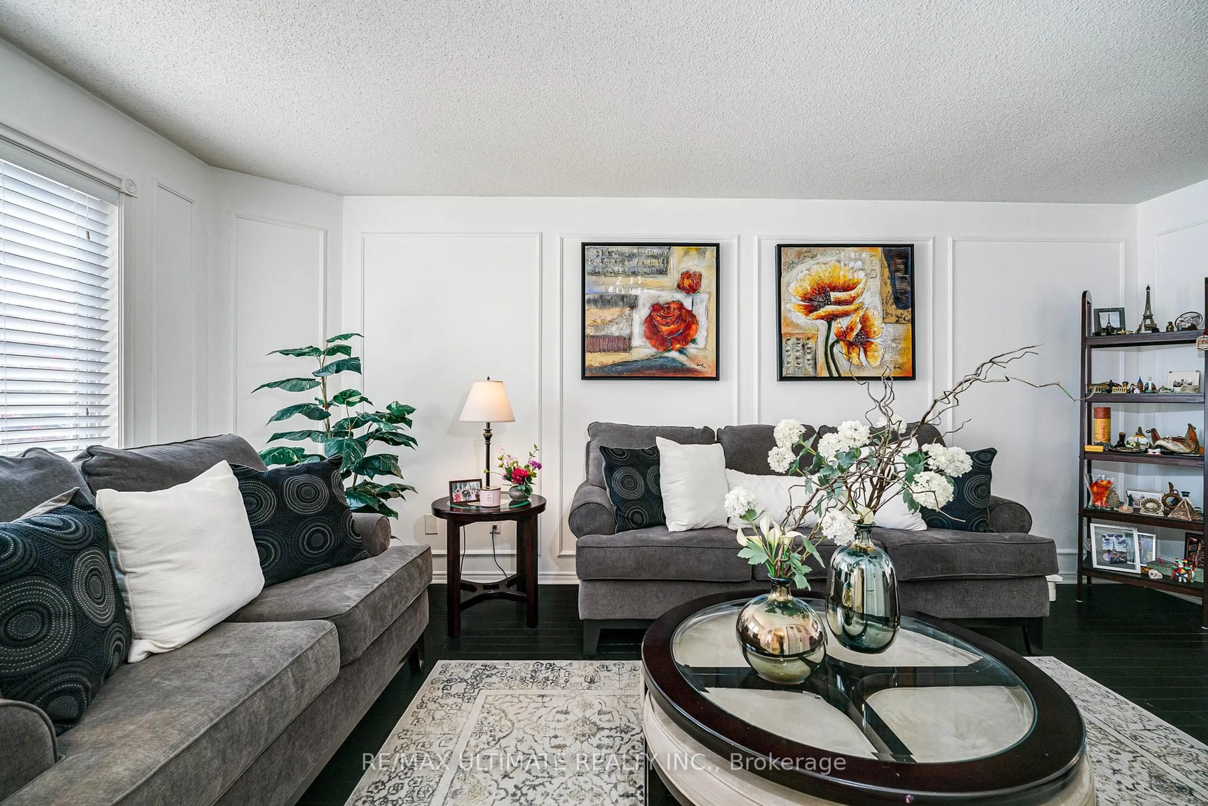Living room with furniture, unknown for 54 Waller St, Whitby Ontario L1R 1Z8