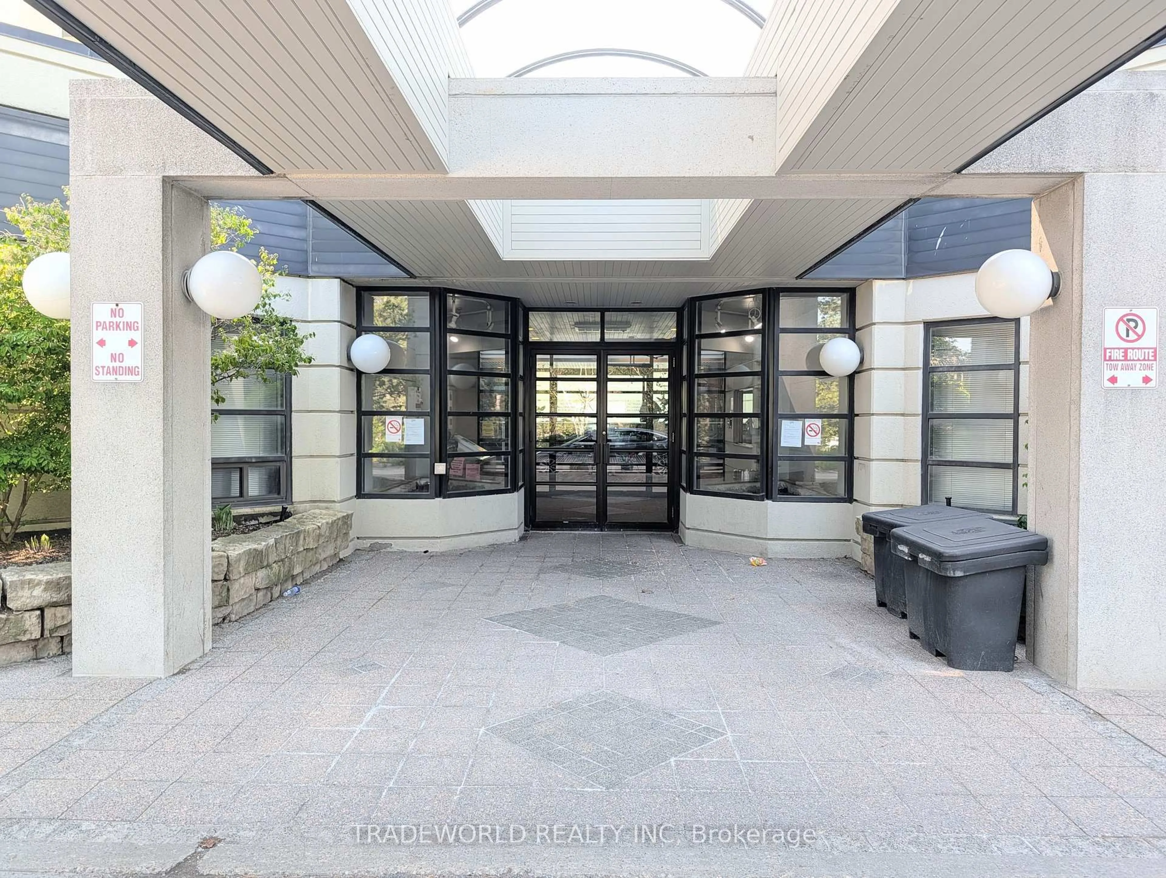 Indoor foyer for 150 Alton Towers Circ #405, Toronto Ontario M1V 4X7