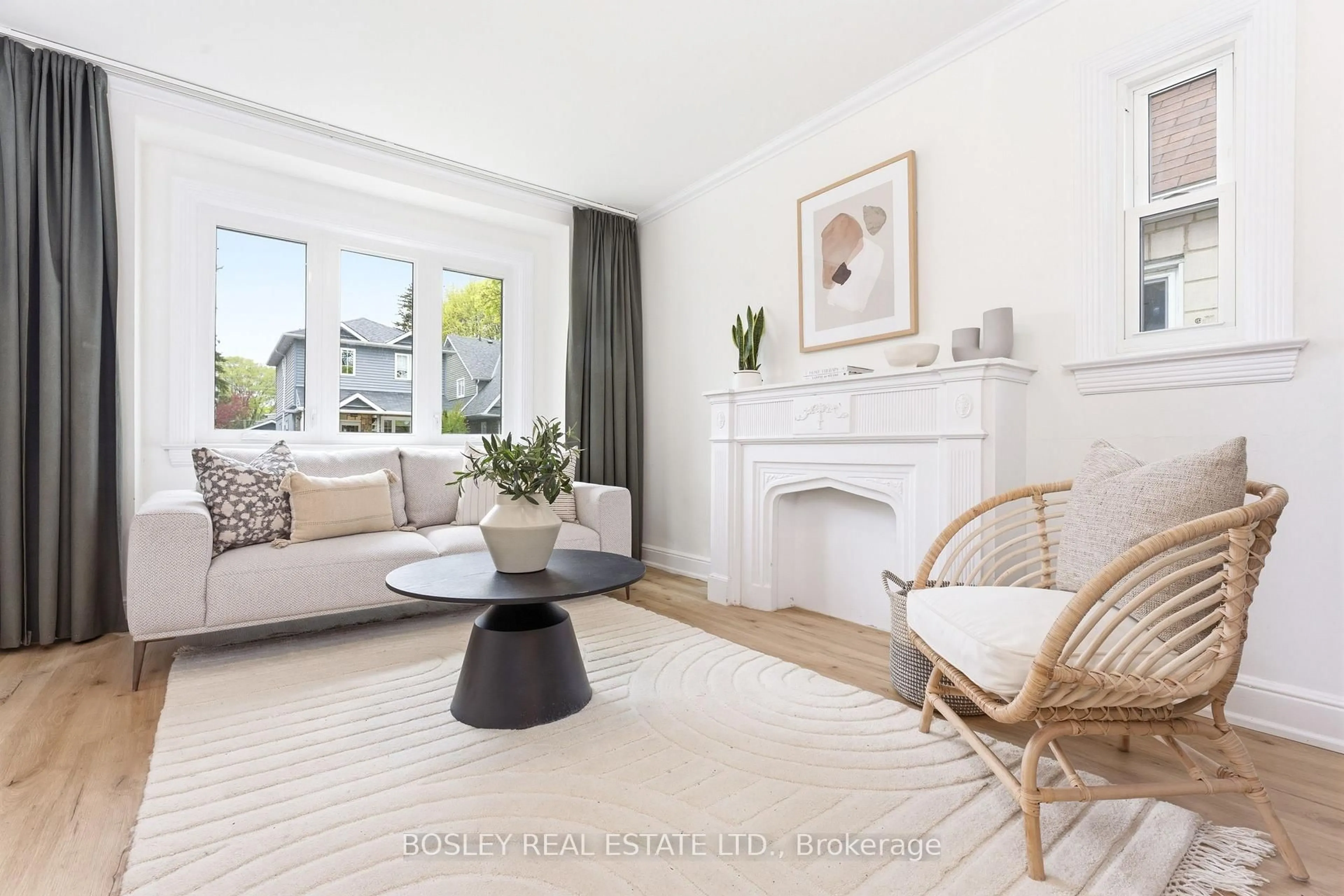 Living room with furniture, unknown for 123 Dunington Dr, Toronto Ontario M1N 3E5