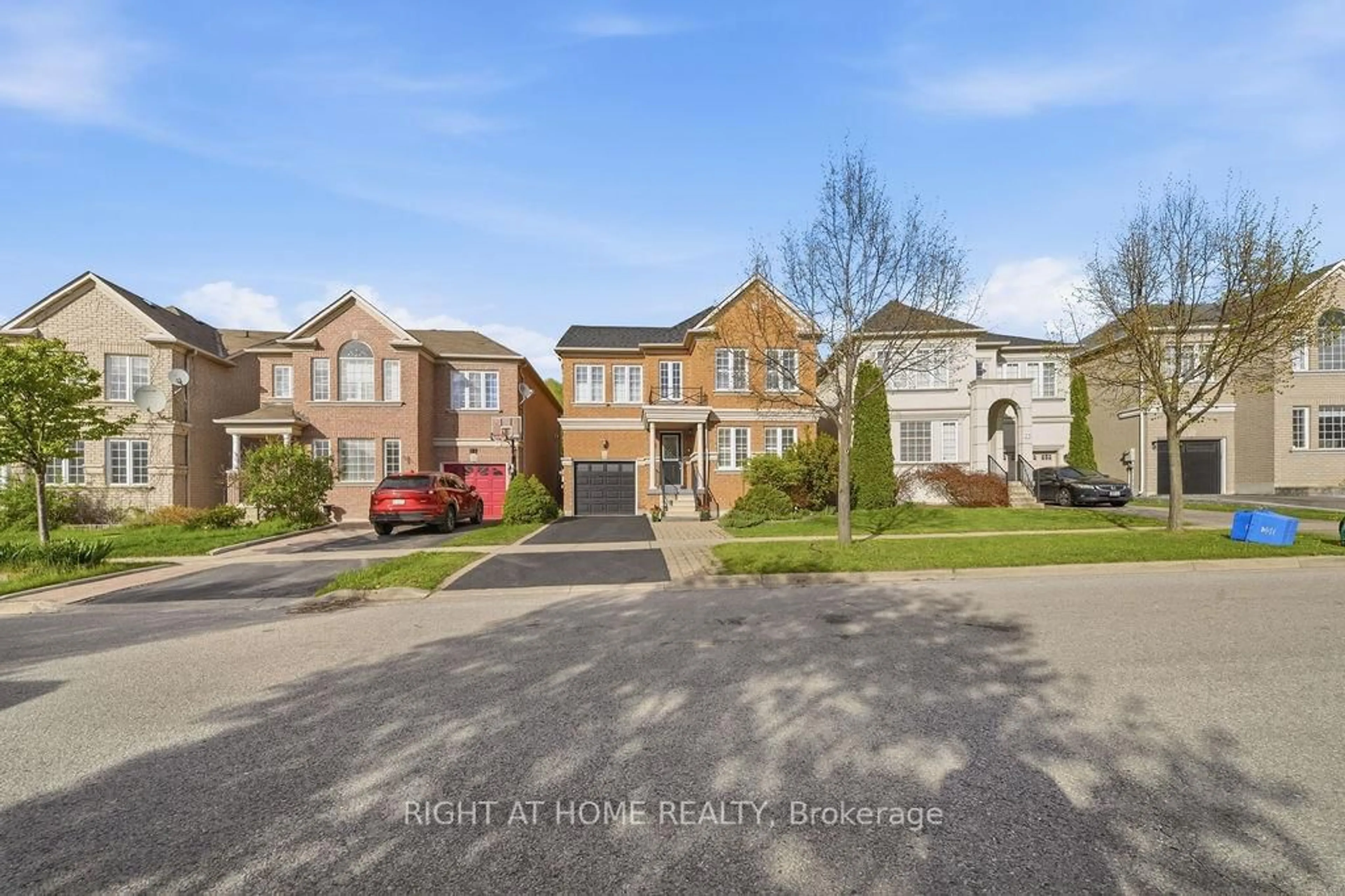 A pic from outside/outdoor area/front of a property/back of a property/a pic from drone, street for 25 Nobbs Dr, Ajax Ontario L1T 4M1