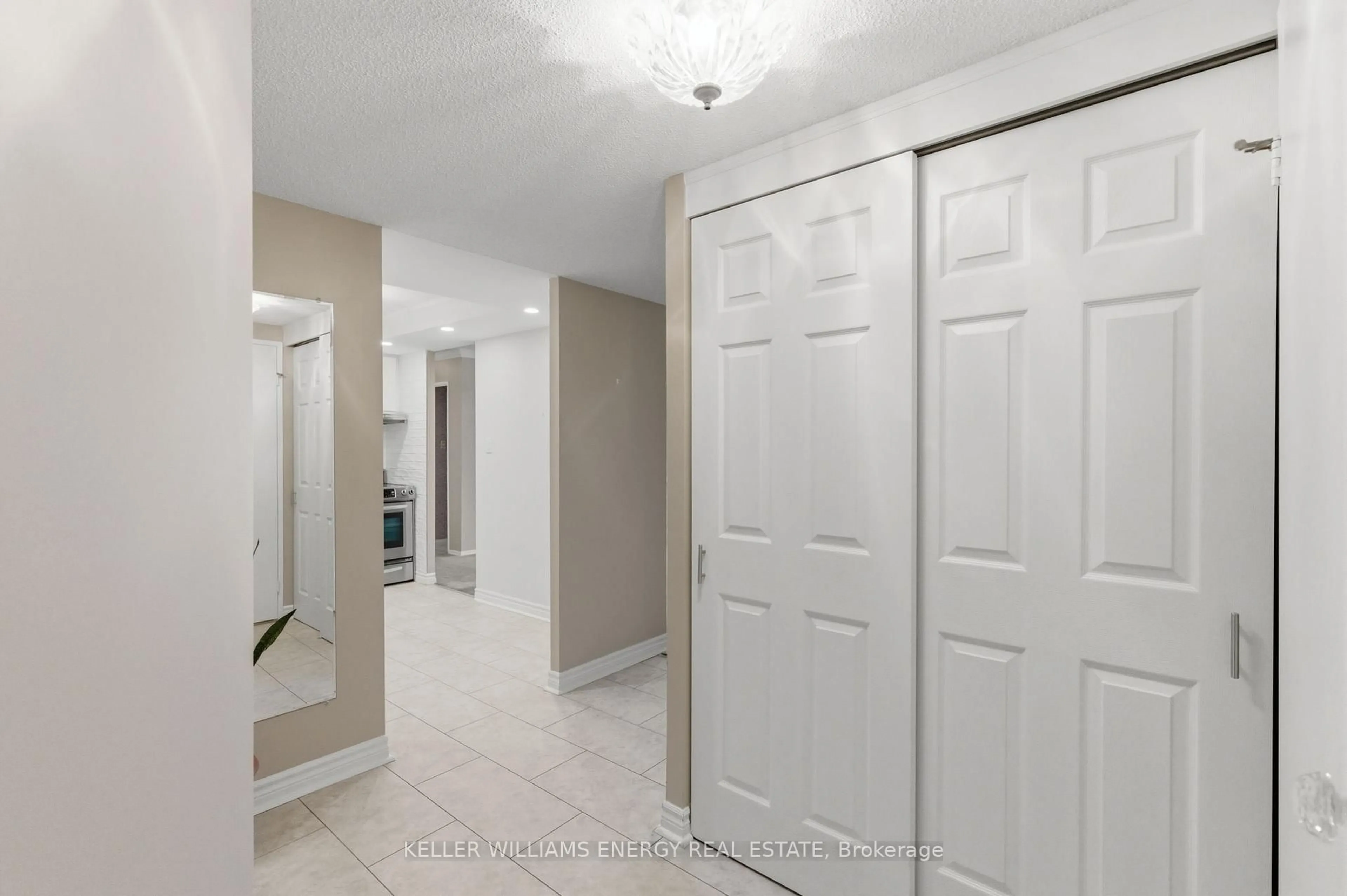 Indoor entryway for 10 Dean Park Rd #719, Toronto Ontario M1B 3G8