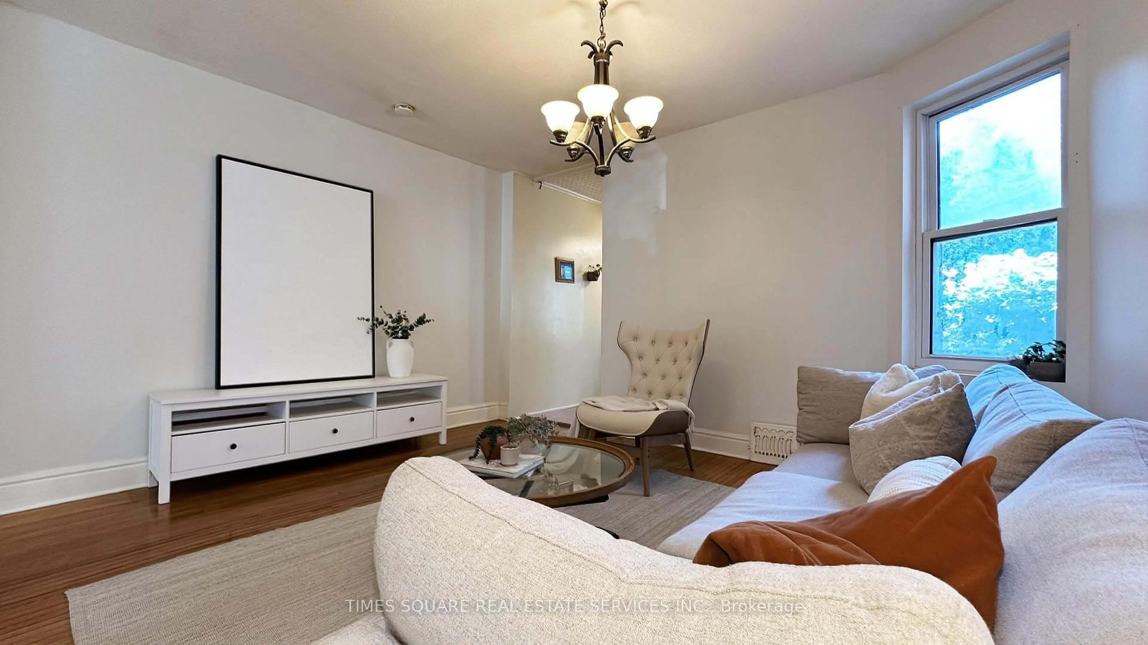 Living room with furniture, unknown for 7 Badgerow Ave, Toronto Ontario M4M 1T9