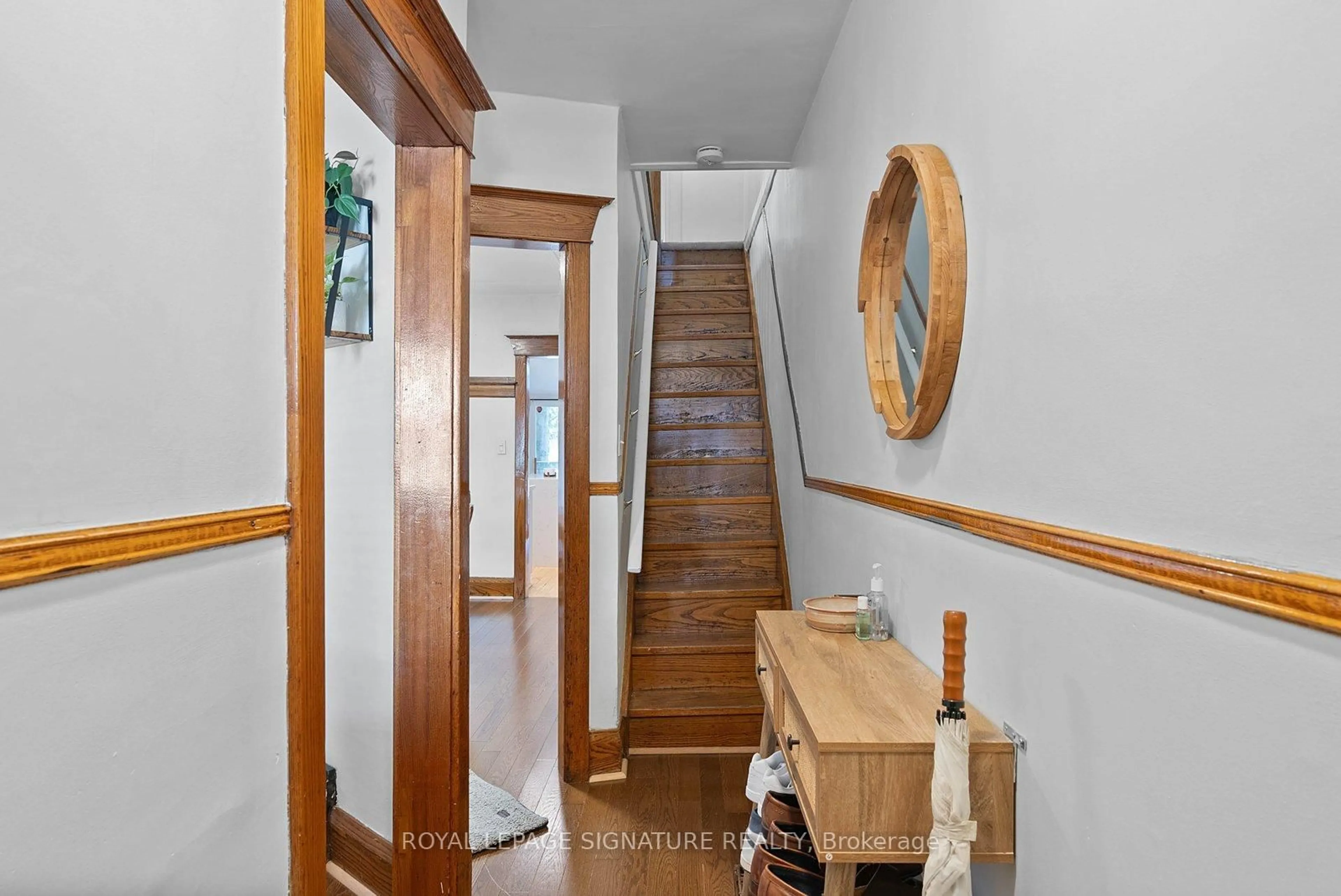 Indoor entryway for 55 Kingston Rd, Toronto Ontario M4L 1S5