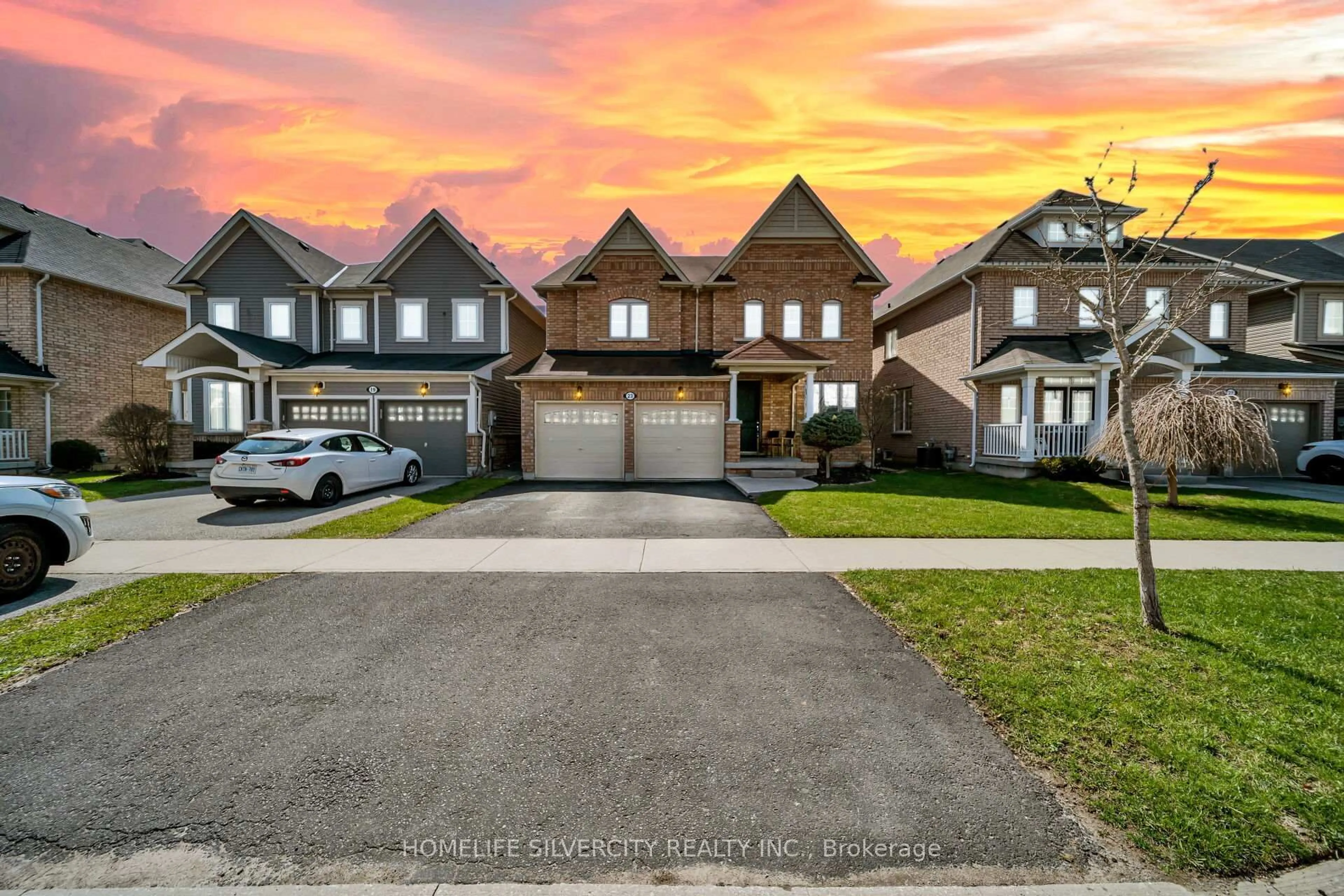 A pic from outside/outdoor area/front of a property/back of a property/a pic from drone, street for 23 Ross Wright Ave, Clarington Ontario L1C 0P6