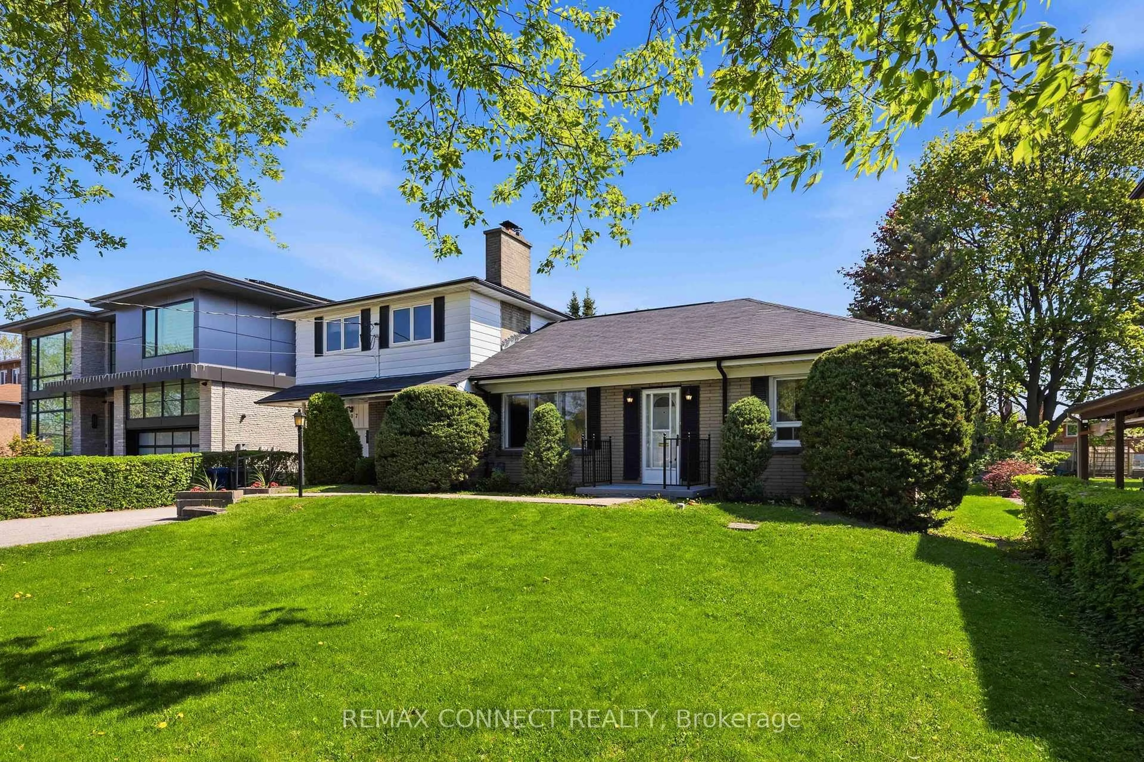 Home with vinyl exterior material, street for 107 Fairglen Ave, Toronto Ontario M1W 1A8