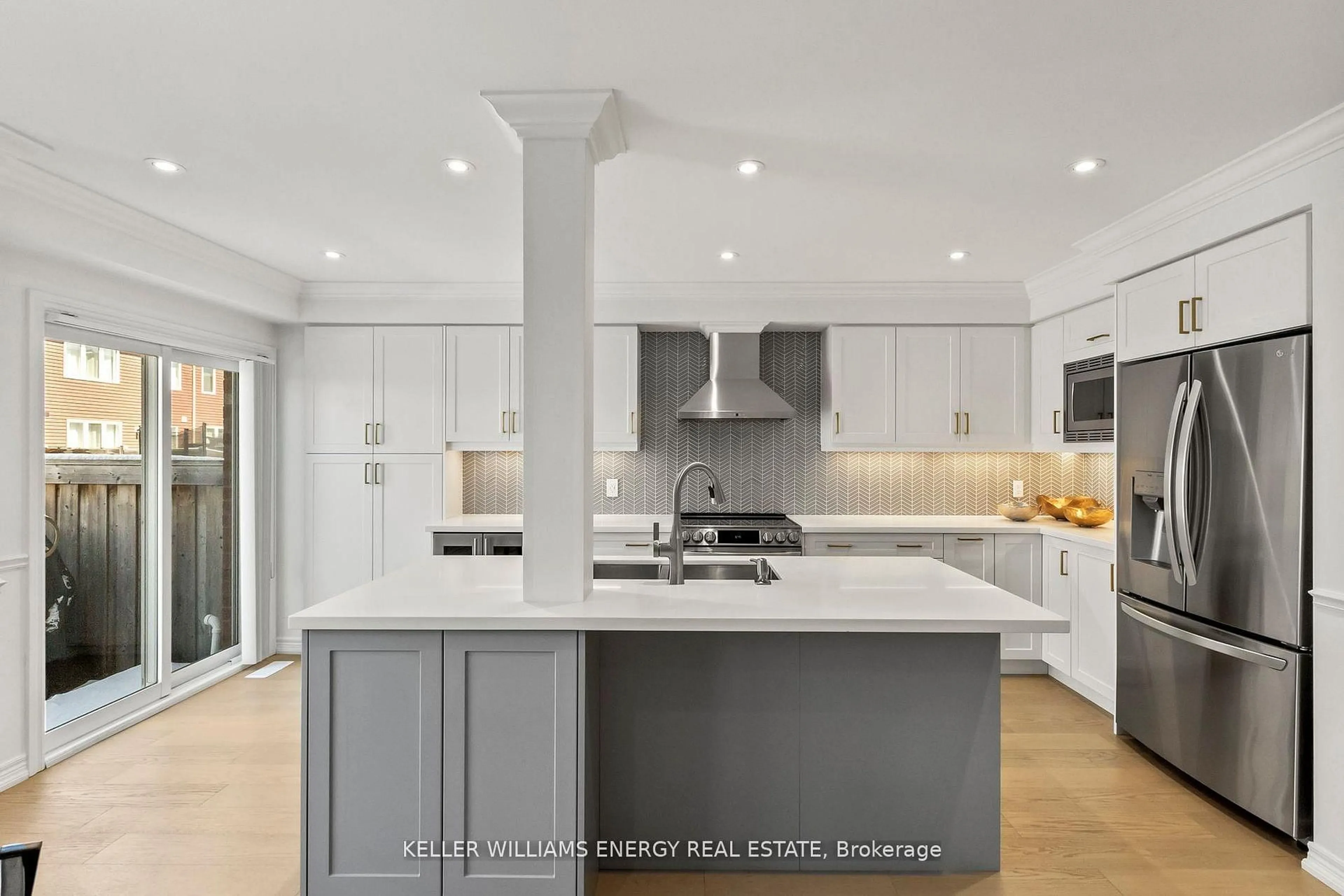 Contemporary kitchen, ceramic/tile floor for 33 Tabaret Cres, Oshawa Ontario L1L 0G5