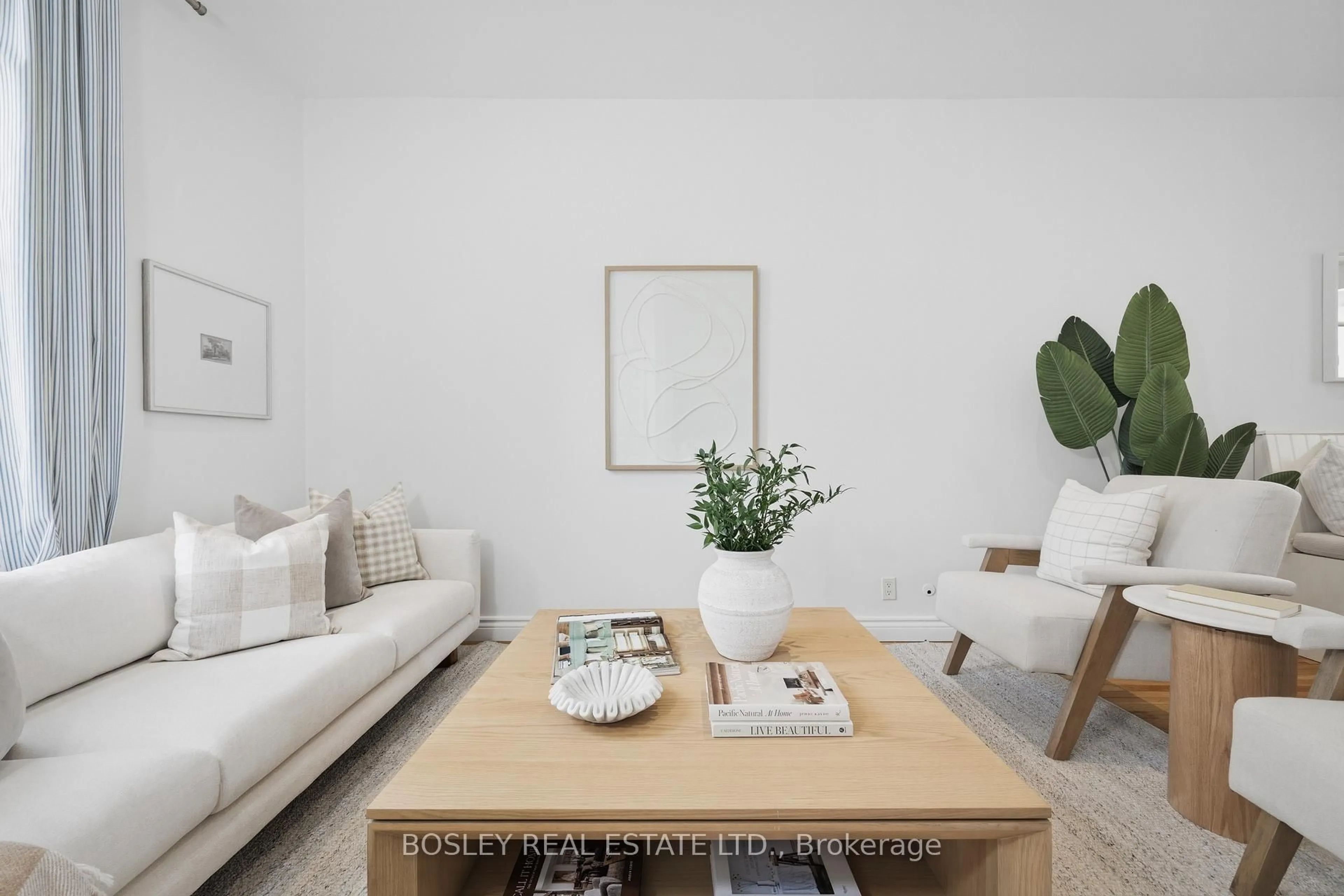 Living room with furniture, unknown for 119 Hamilton St, Toronto Ontario M4M 2C7