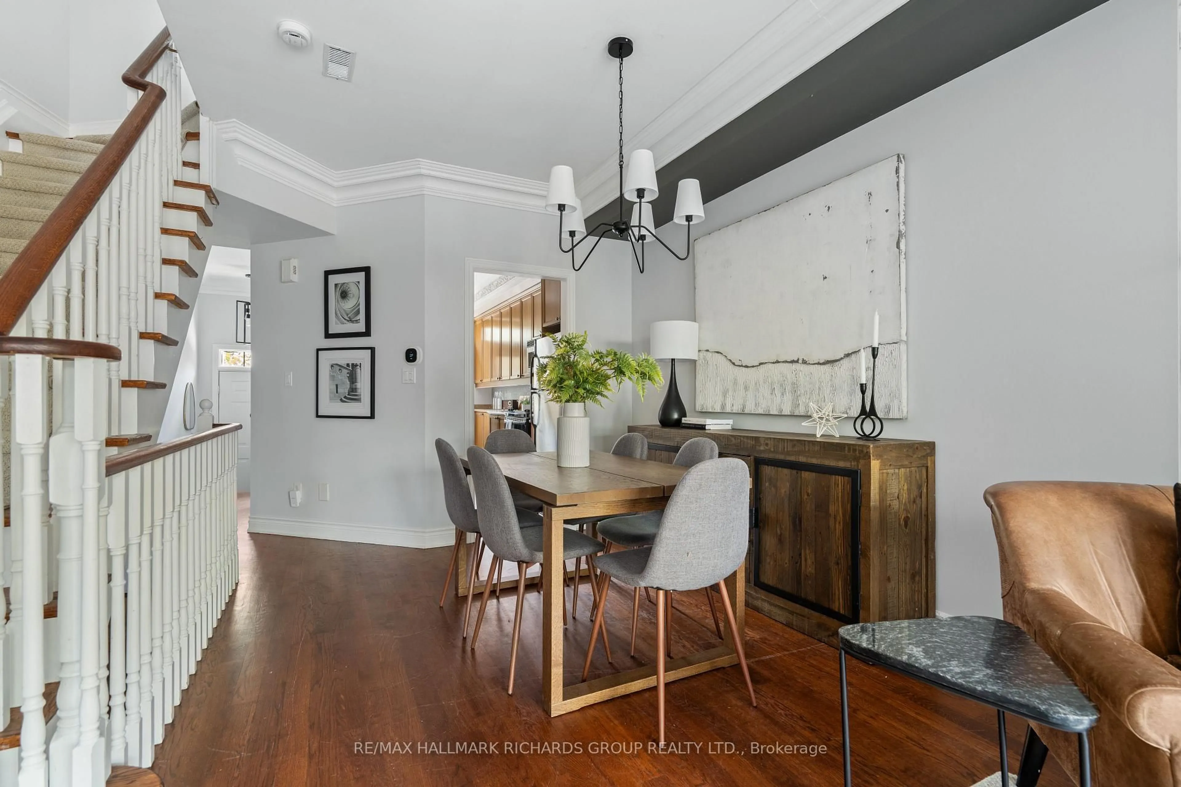 Dining room, wood/laminate floor for 724F Kingston Rd, Toronto Ontario M4E 1R7