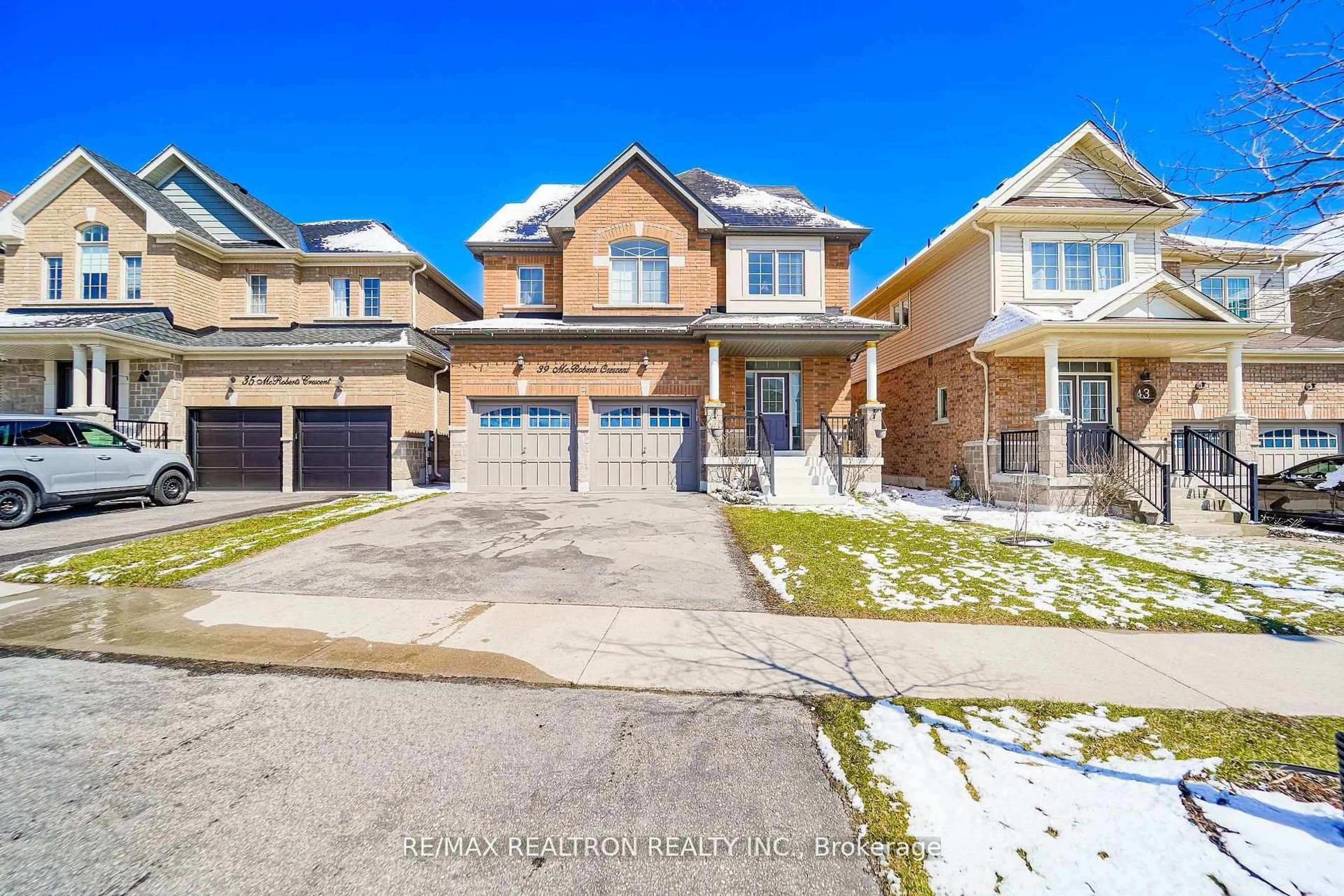 Home with brick exterior material, street for 39 Mcroberts Cres, Clarington Ontario L1E 0H5
