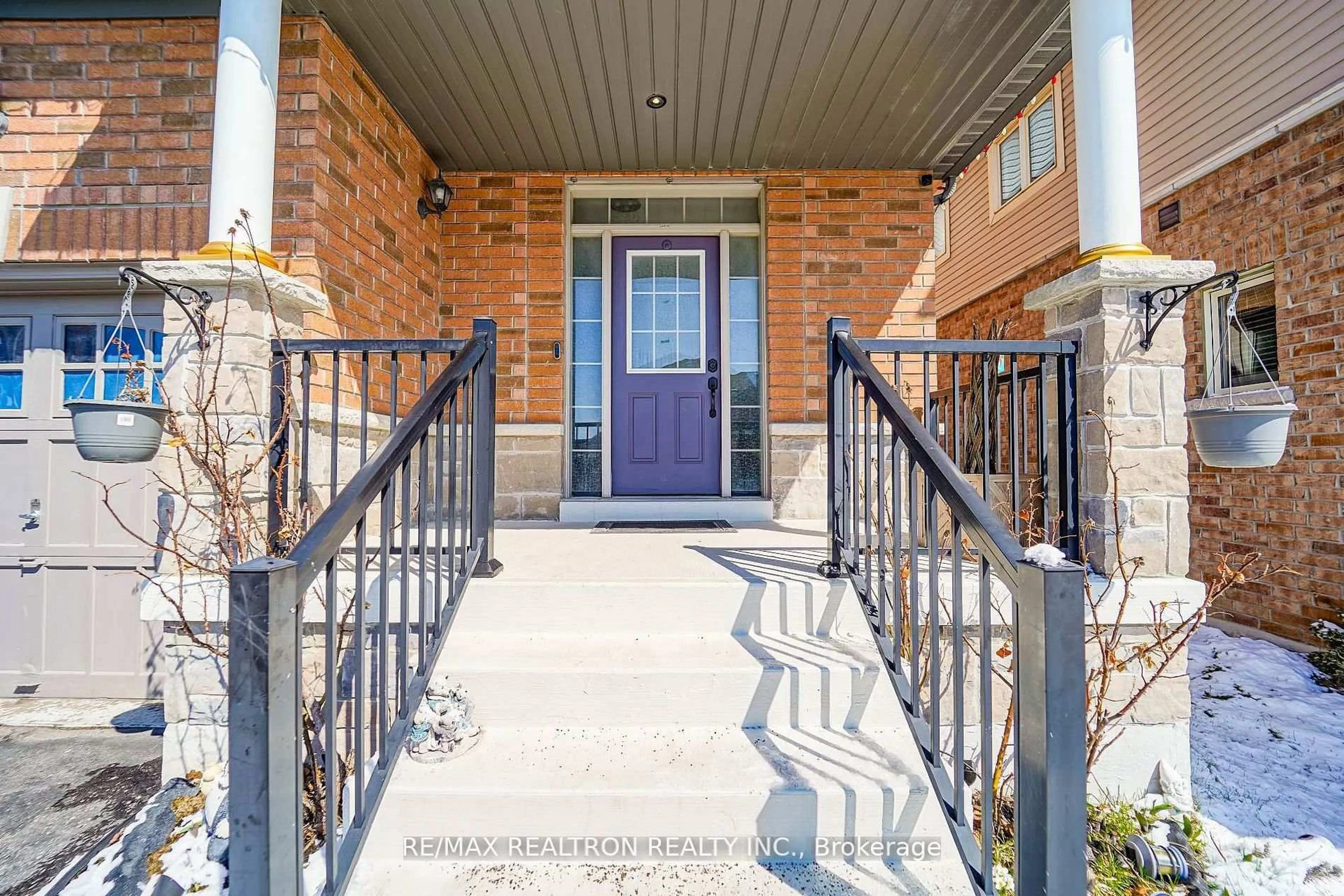 Unknown for 39 Mcroberts Cres, Clarington Ontario L1E 0H5