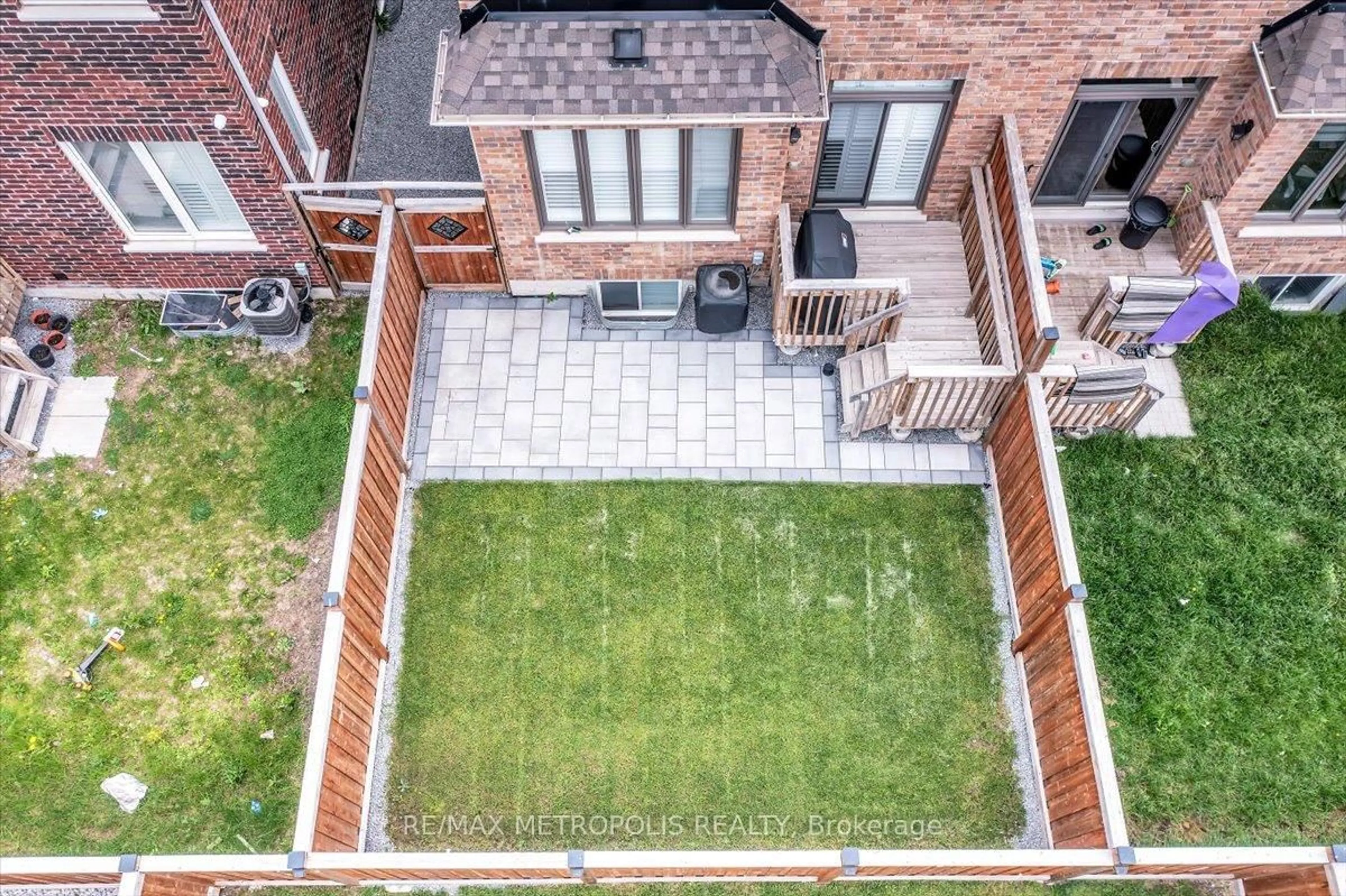 A pic from outside/outdoor area/front of a property/back of a property/a pic from drone, street for 120 Laing Dr, Whitby Ontario L1P 0N5