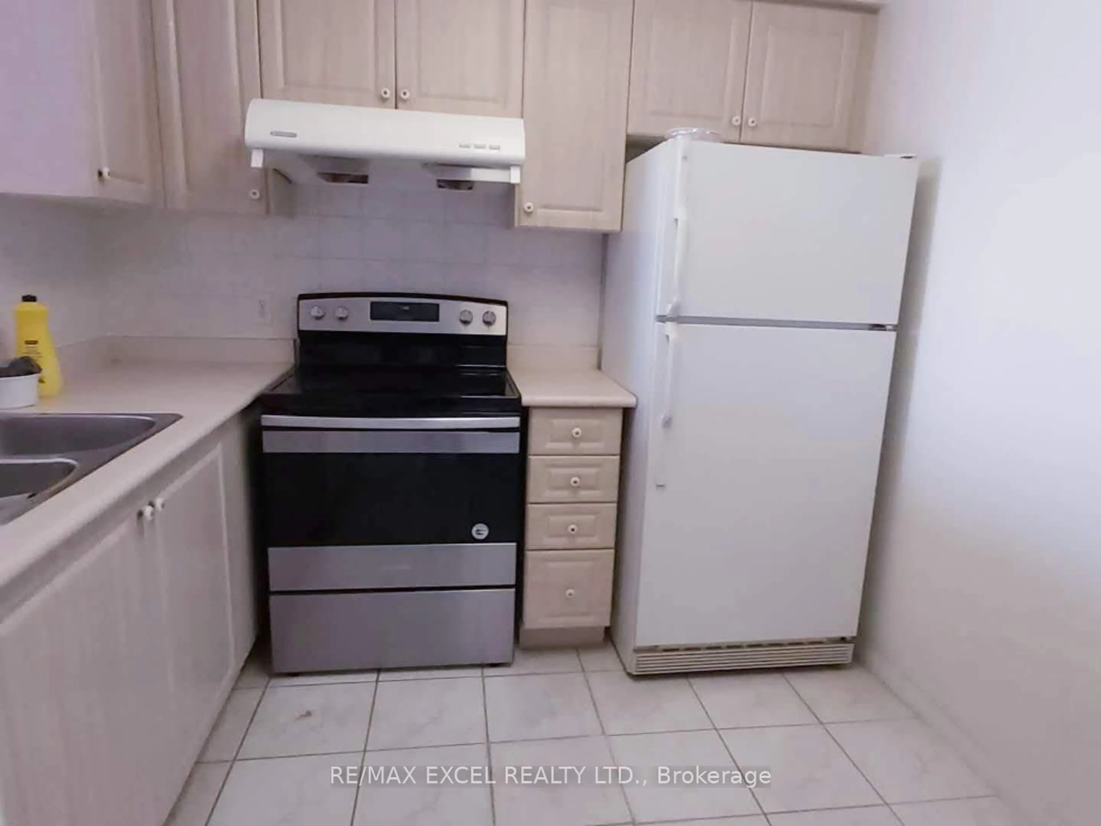 Standard kitchen, unknown for 5001 Finch Ave #1206, Toronto Ontario M1S 5J9